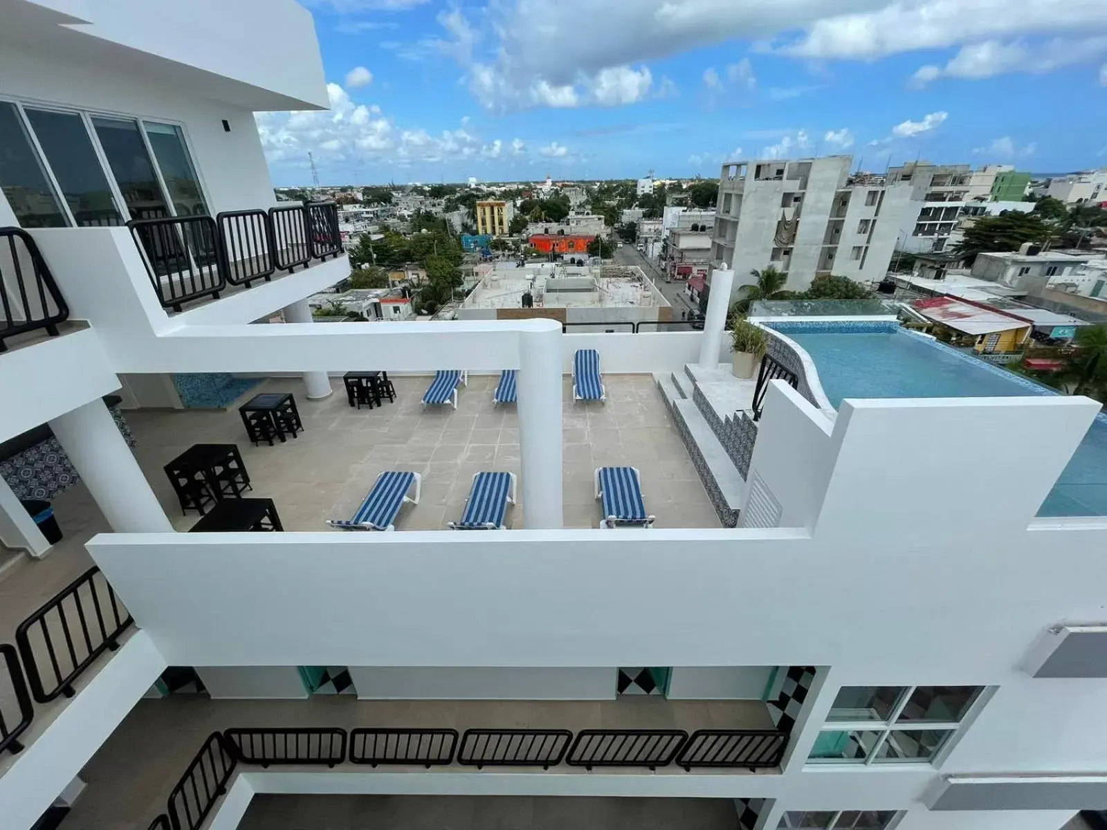 Pool View in WINDAY HOTEL - Cerca 5a Avenida