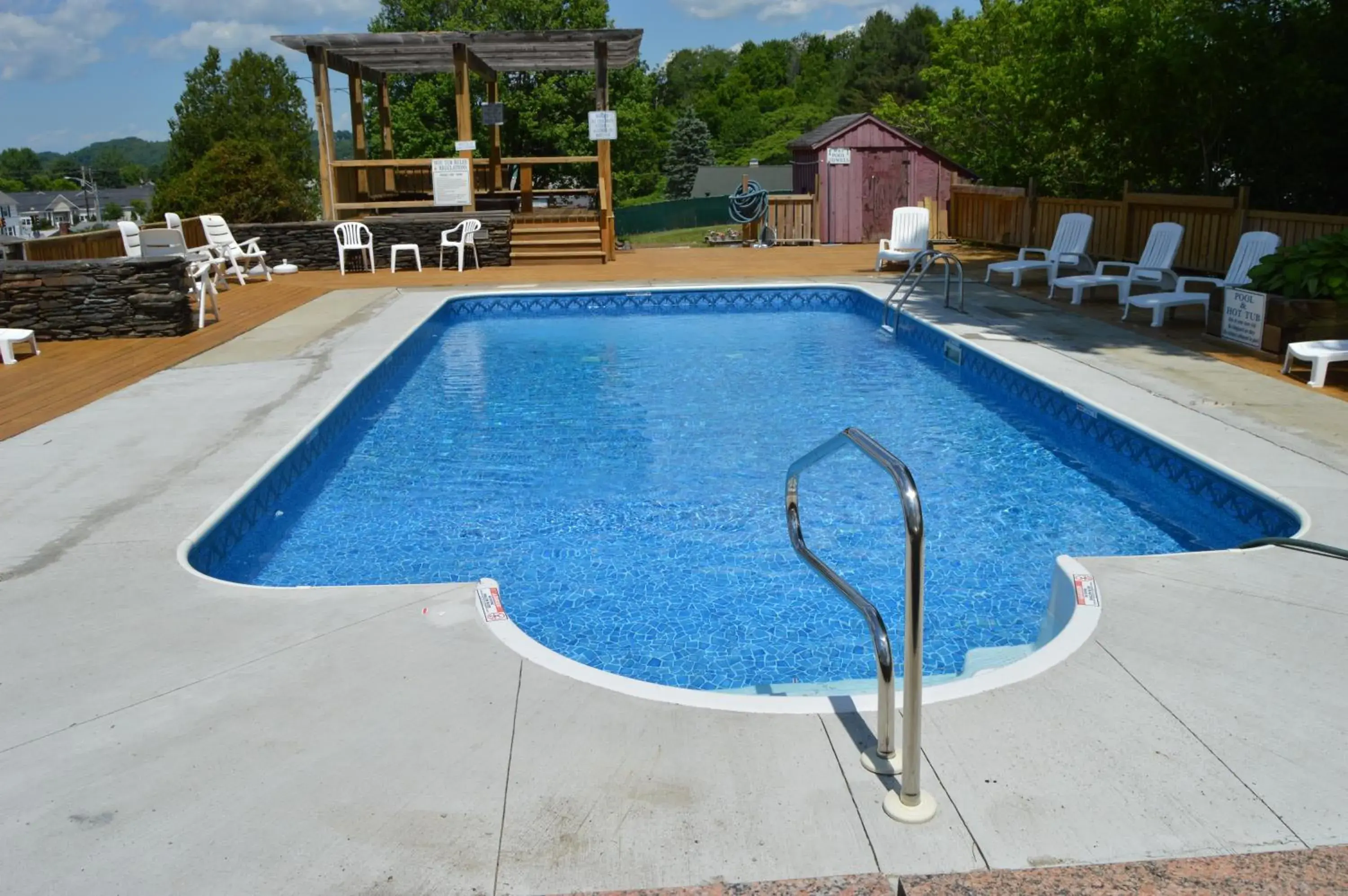 Day, Swimming Pool in Hollow Inn and Motel