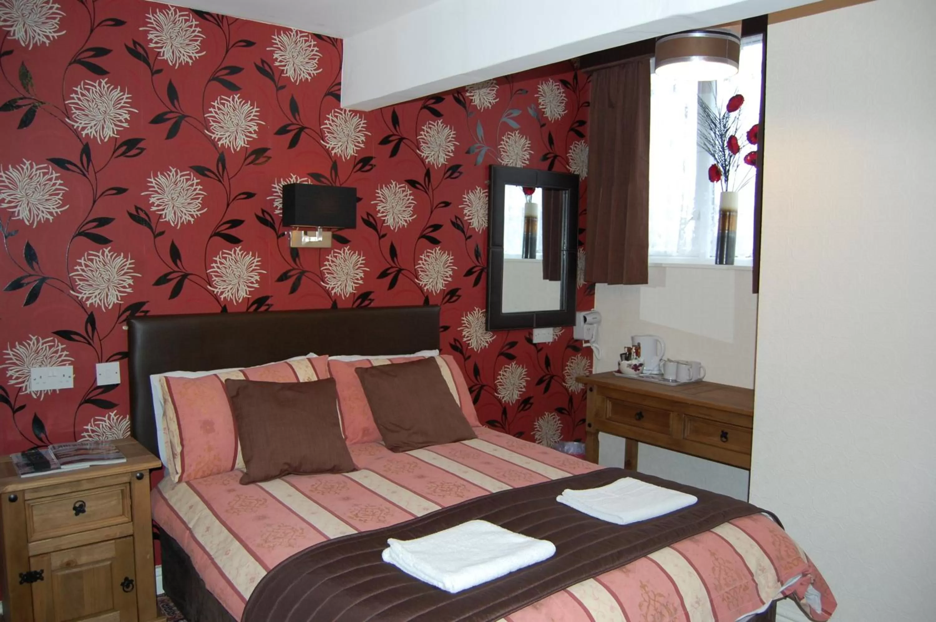 Bedroom, Bed in The Trafford Hotel