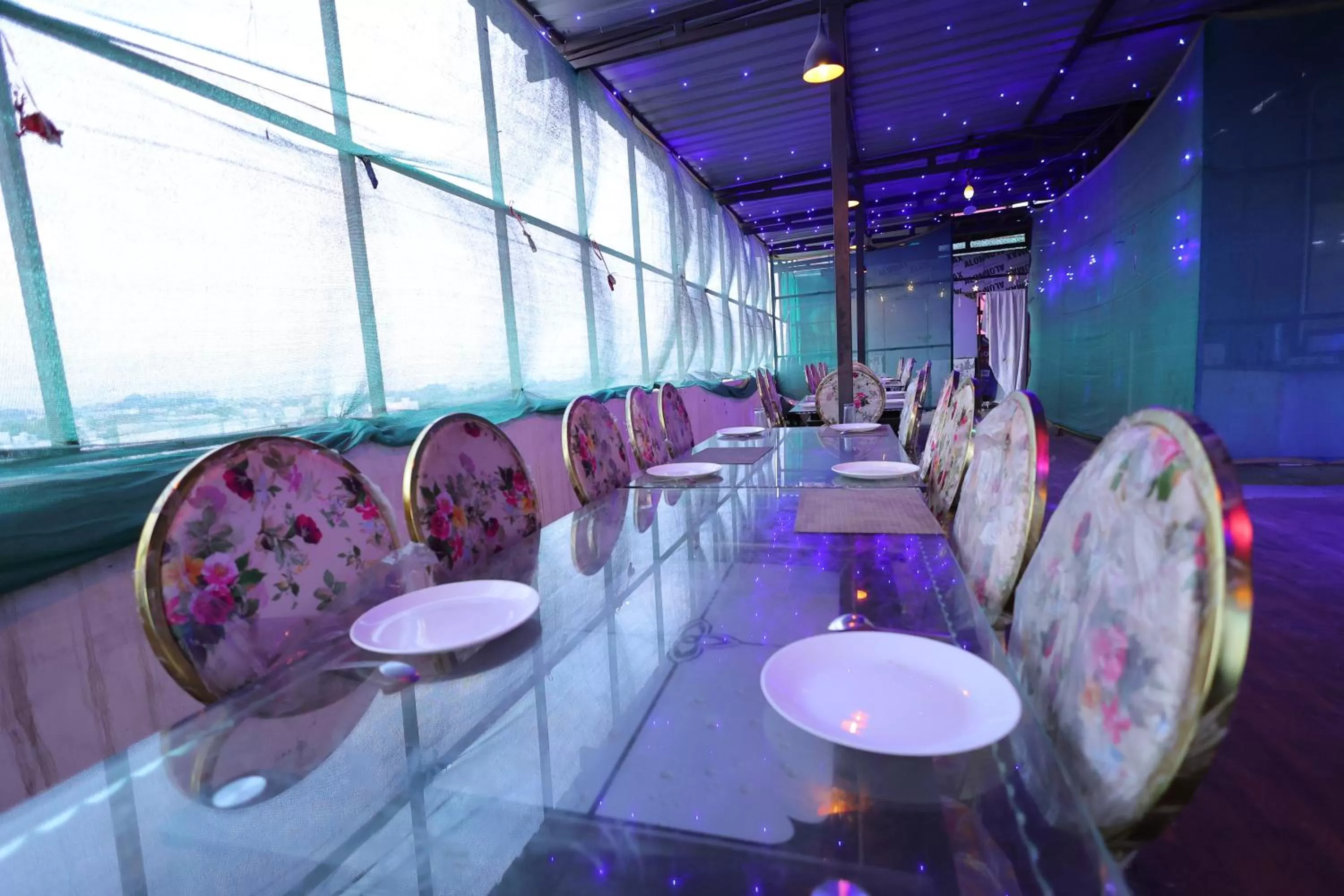 Restaurant/places to eat in Hotel Emporio Near New Delhi Railway Station - Paharganj