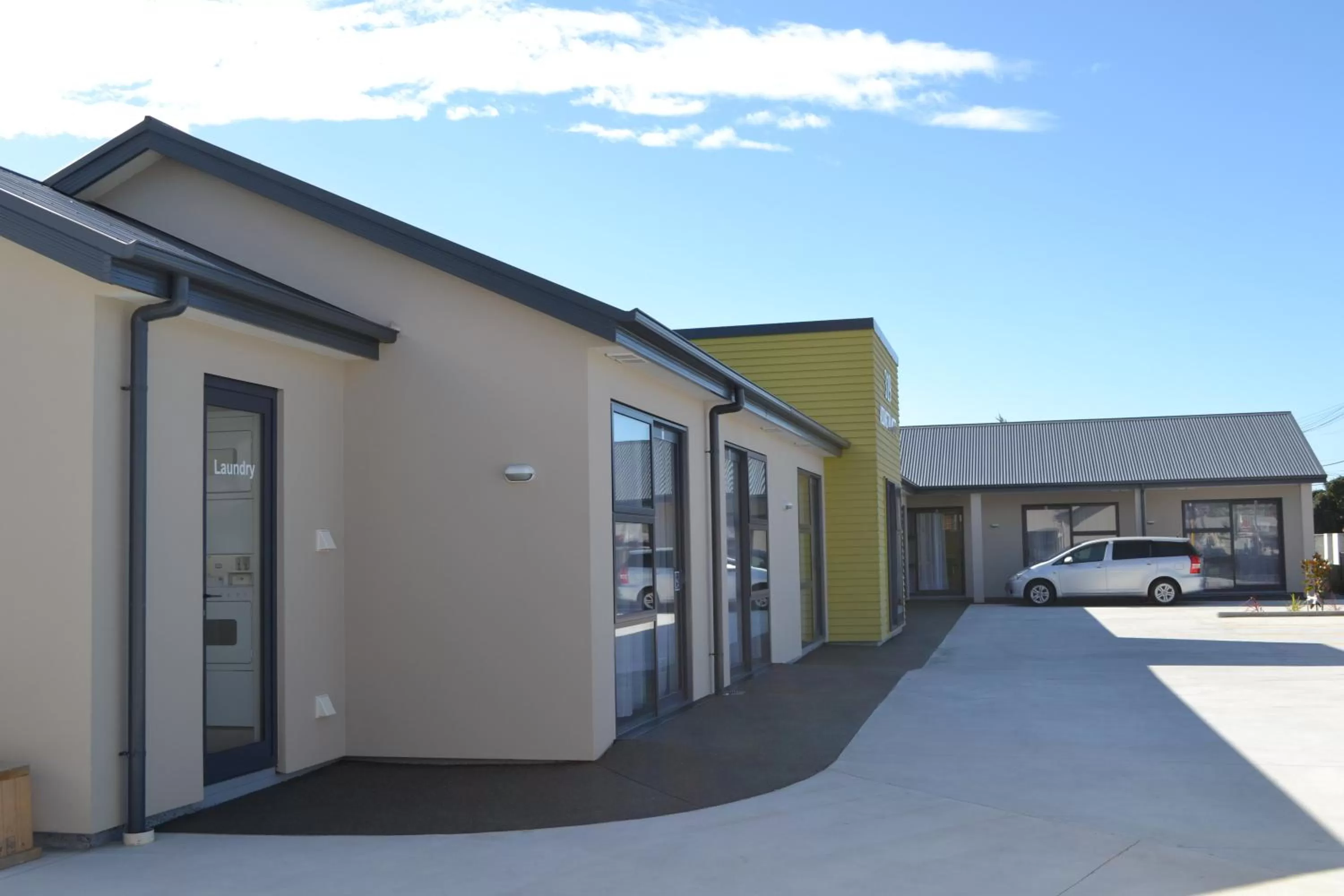 Property building in 319 Addington Motel