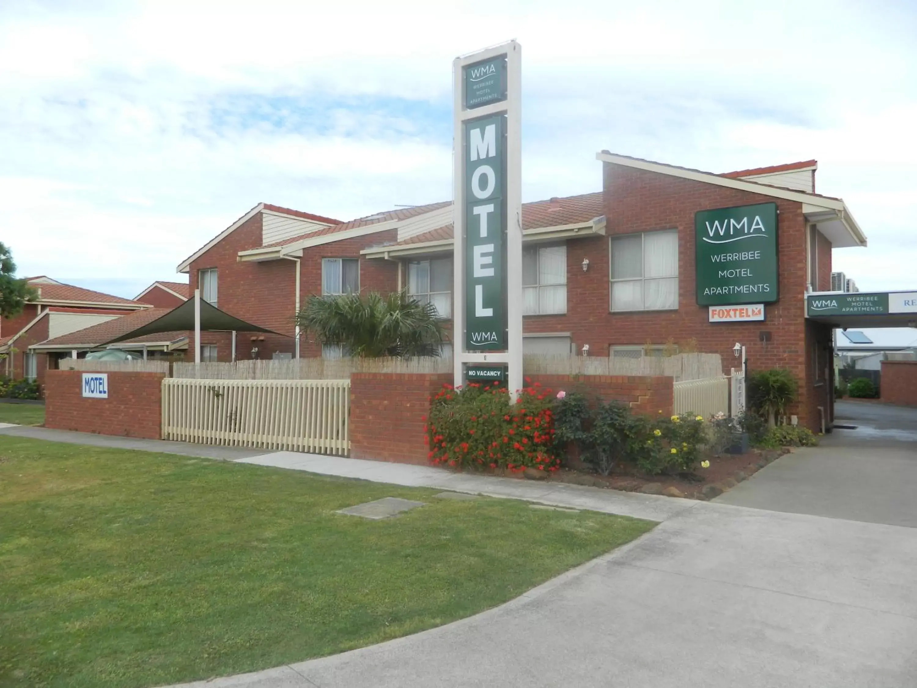 Property Building in Werribee Motel and Apartments