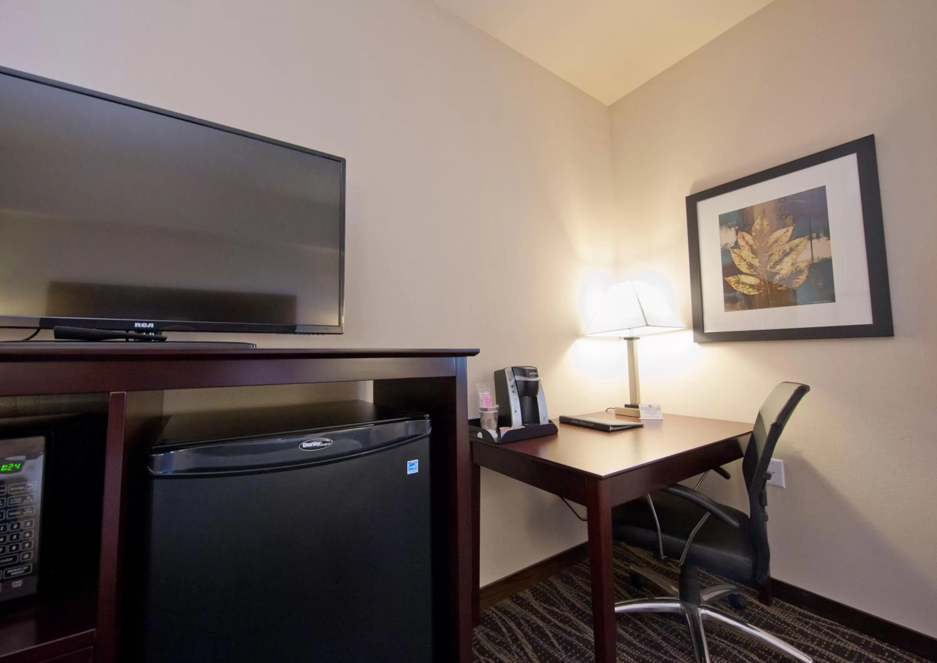 TV and multimedia in Cobblestone Inn & Suites - Boone