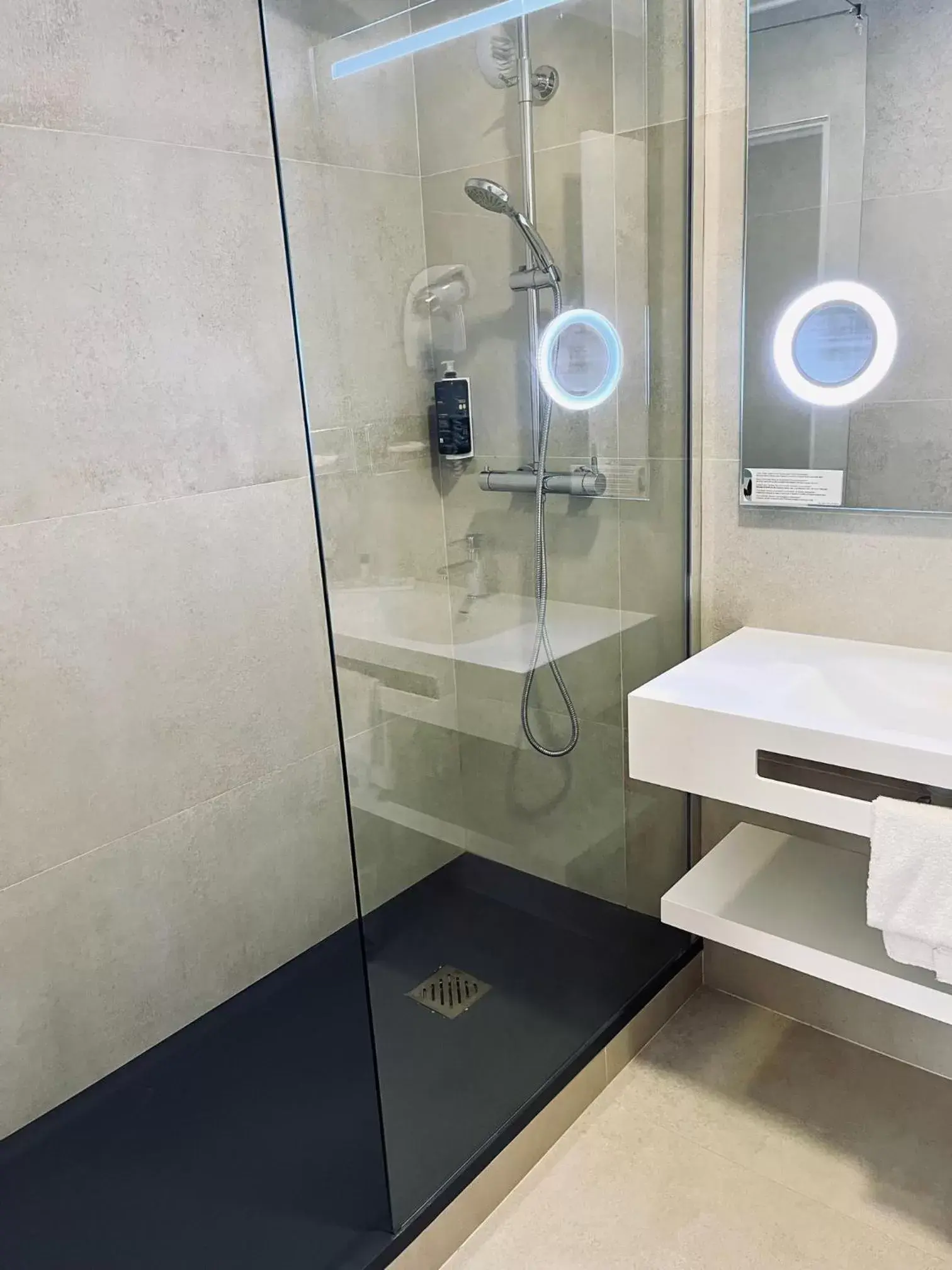 Shower, Bathroom in Hotel Le Cardinal Rueil Centre