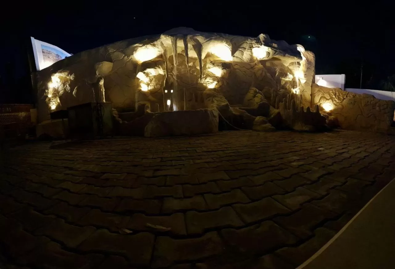 Swimming pool in Al Baeirat Hotel