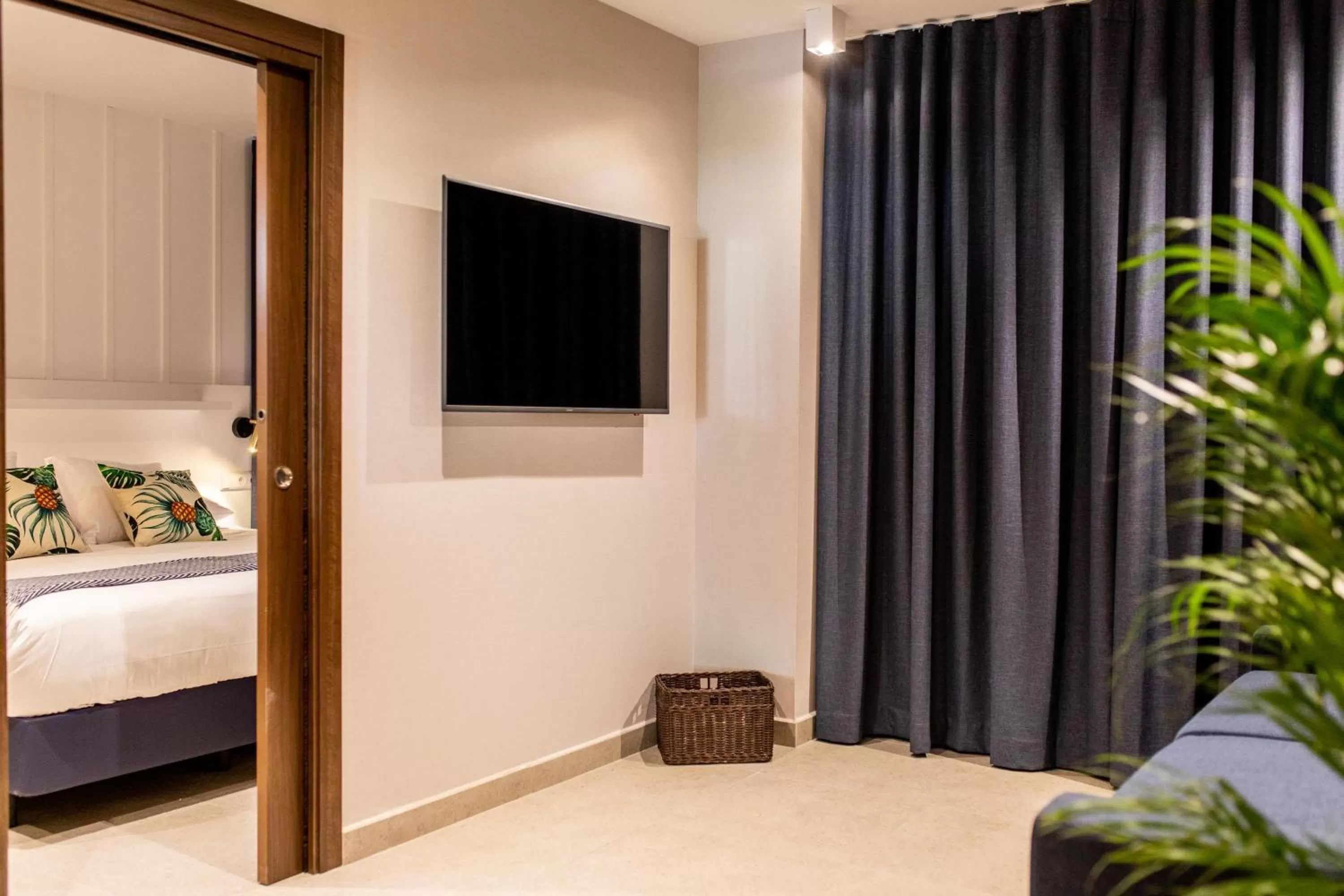 Living room, Bed in Ramirez Flats Valencia