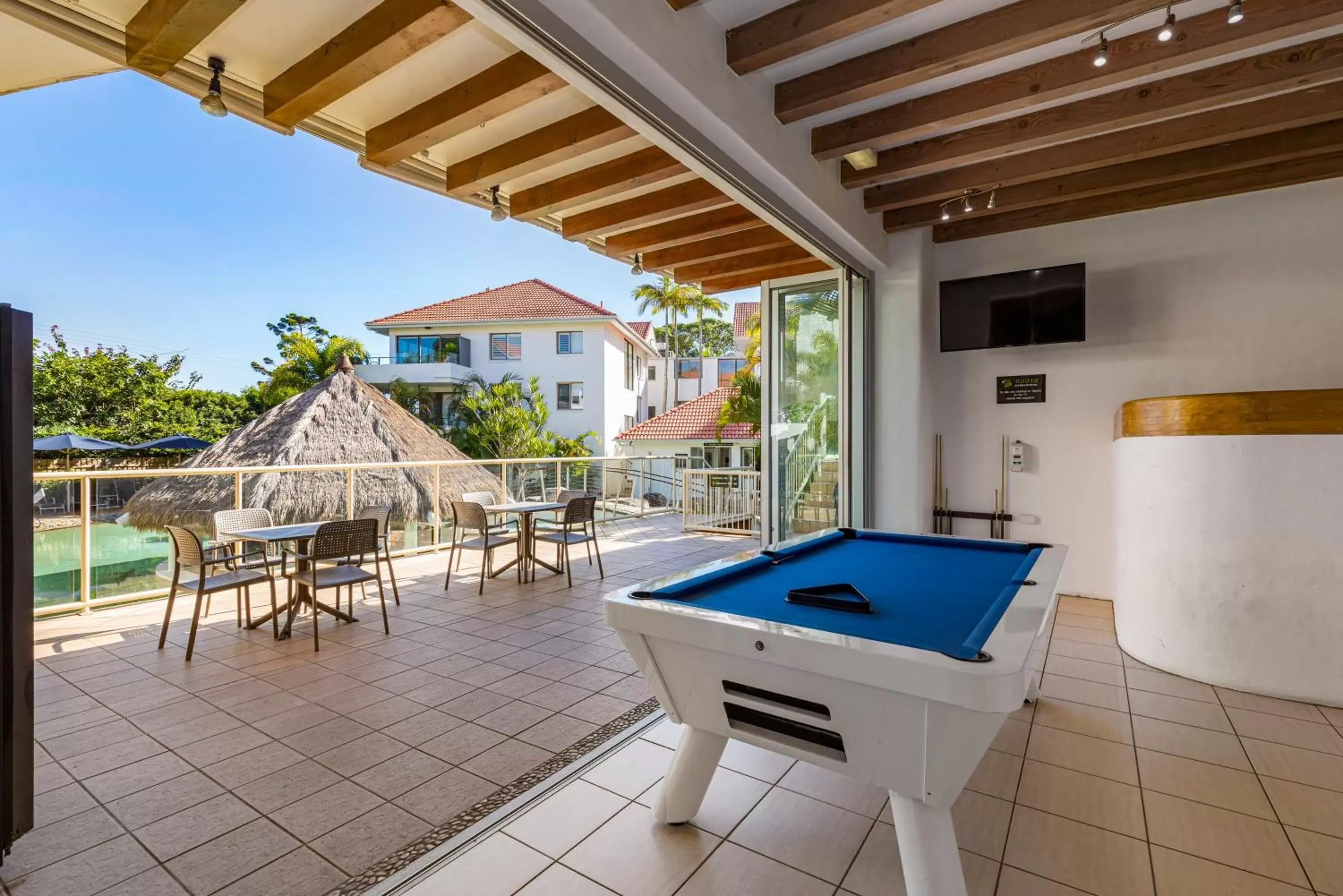 Evening entertainment, Billiards in Noosa International Resort