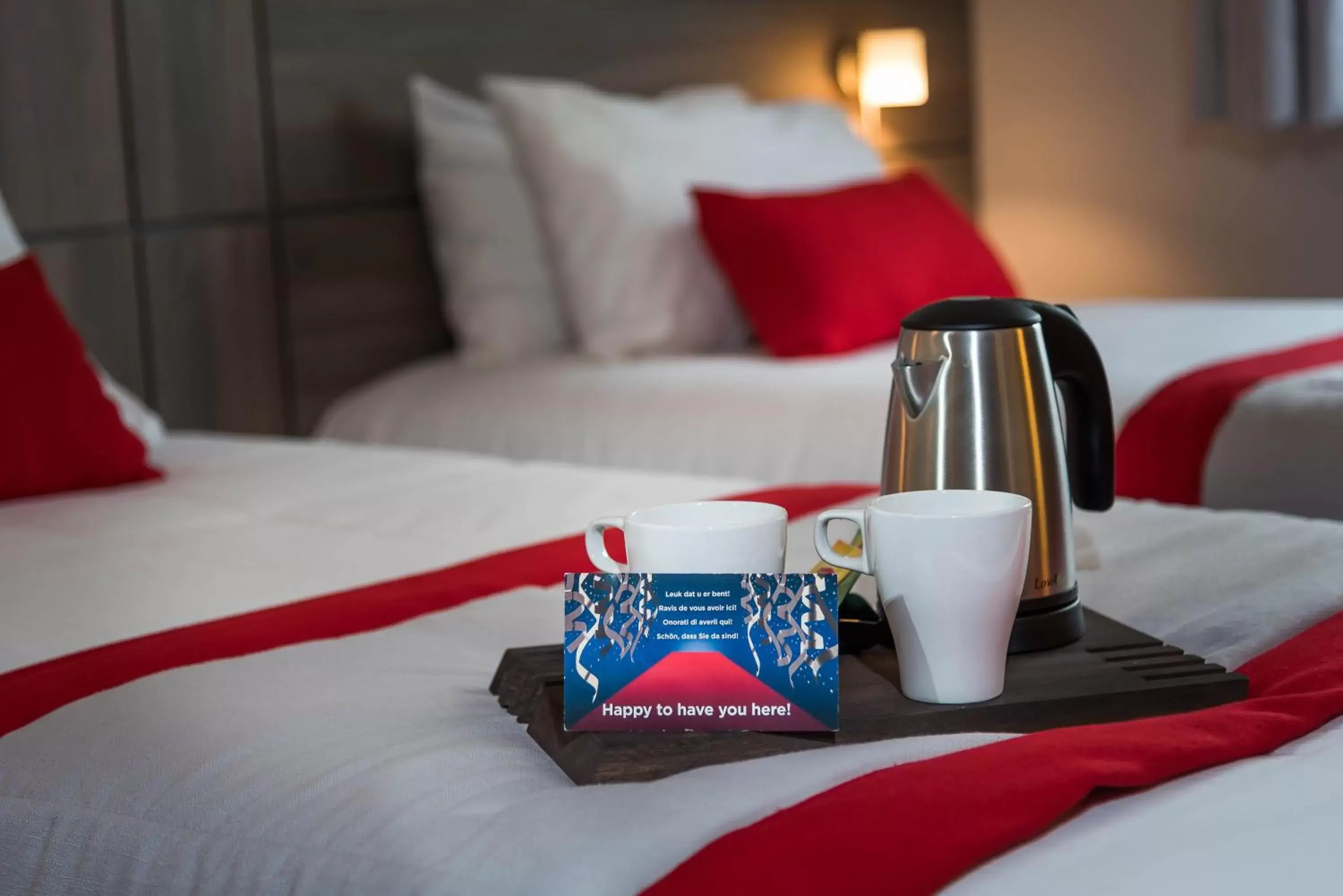 Drinks, Bed in Aero44 Hotel Charleroi Airport