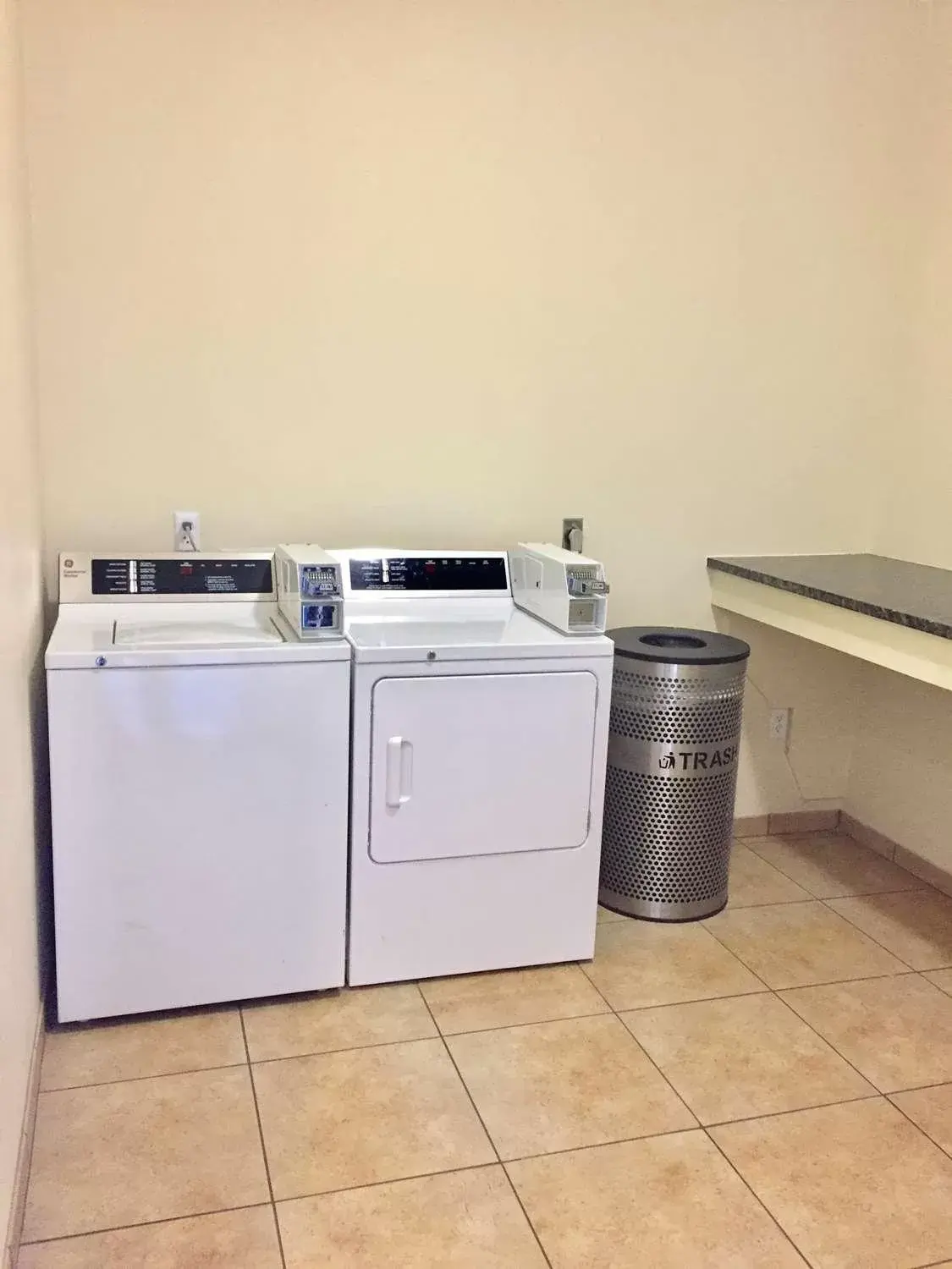 laundry, Kitchen/Kitchenette in Best Western Lockhart Hotel & Suites