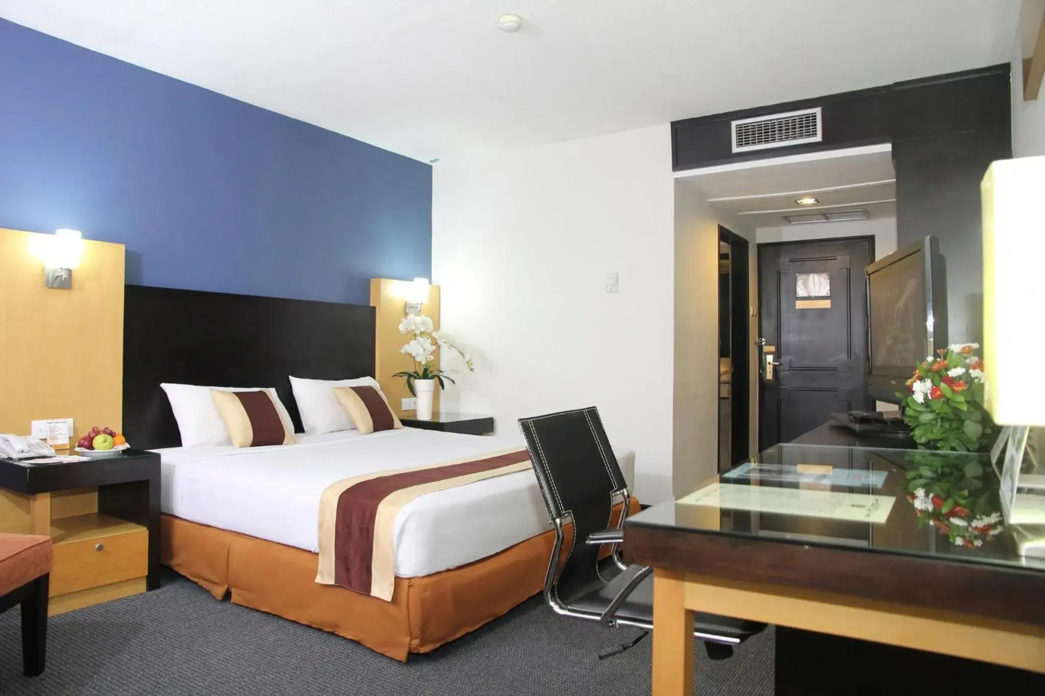 Photo of the whole room, Bed in Jayakarta Hotel Jakarta Photo of the whole room, Bed in Jayakarta Hotel Jakarta