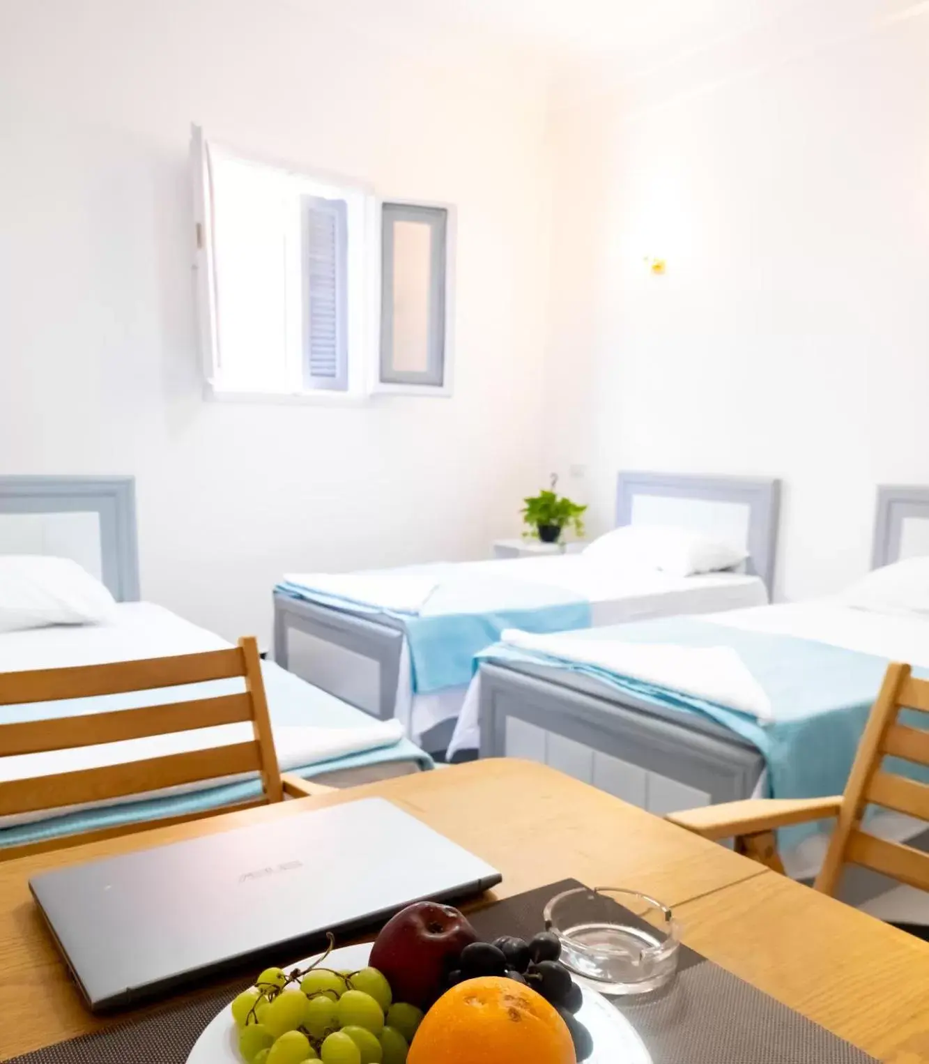 Standard Triple Studio in White Flat Studios Standard Triple Studio in White Flat Studios