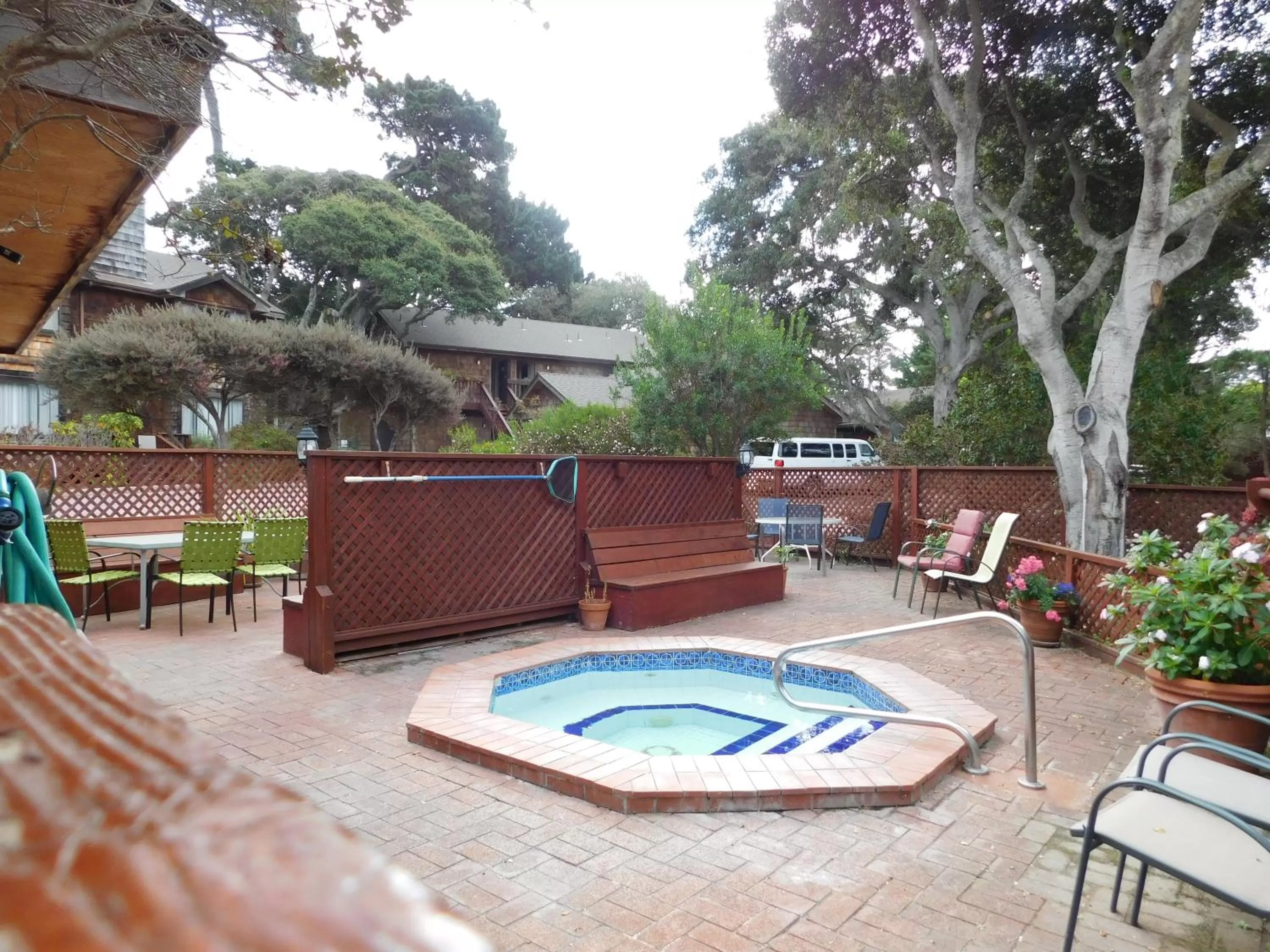 Swimming pool in Pacific Gardens Inn