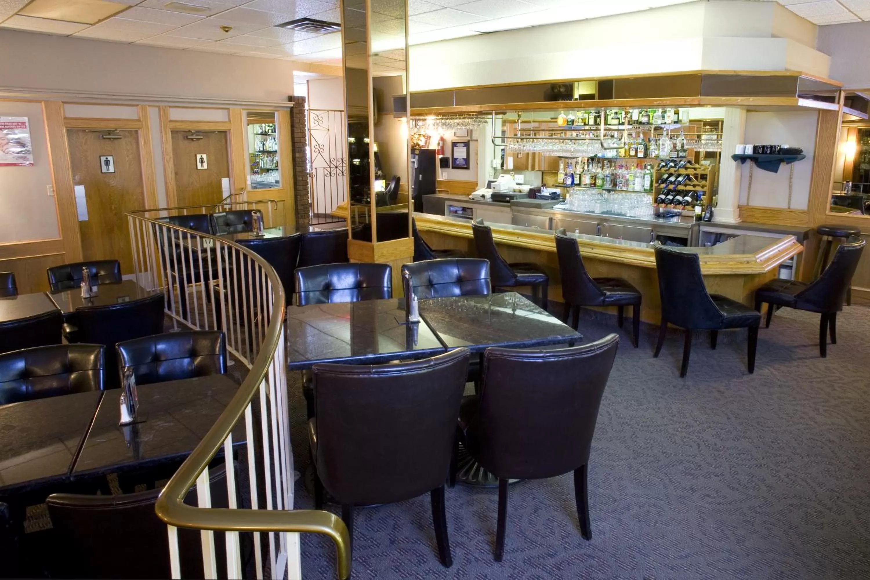Lounge or bar in Heritage Inn Hotel & Convention Centre - Taber