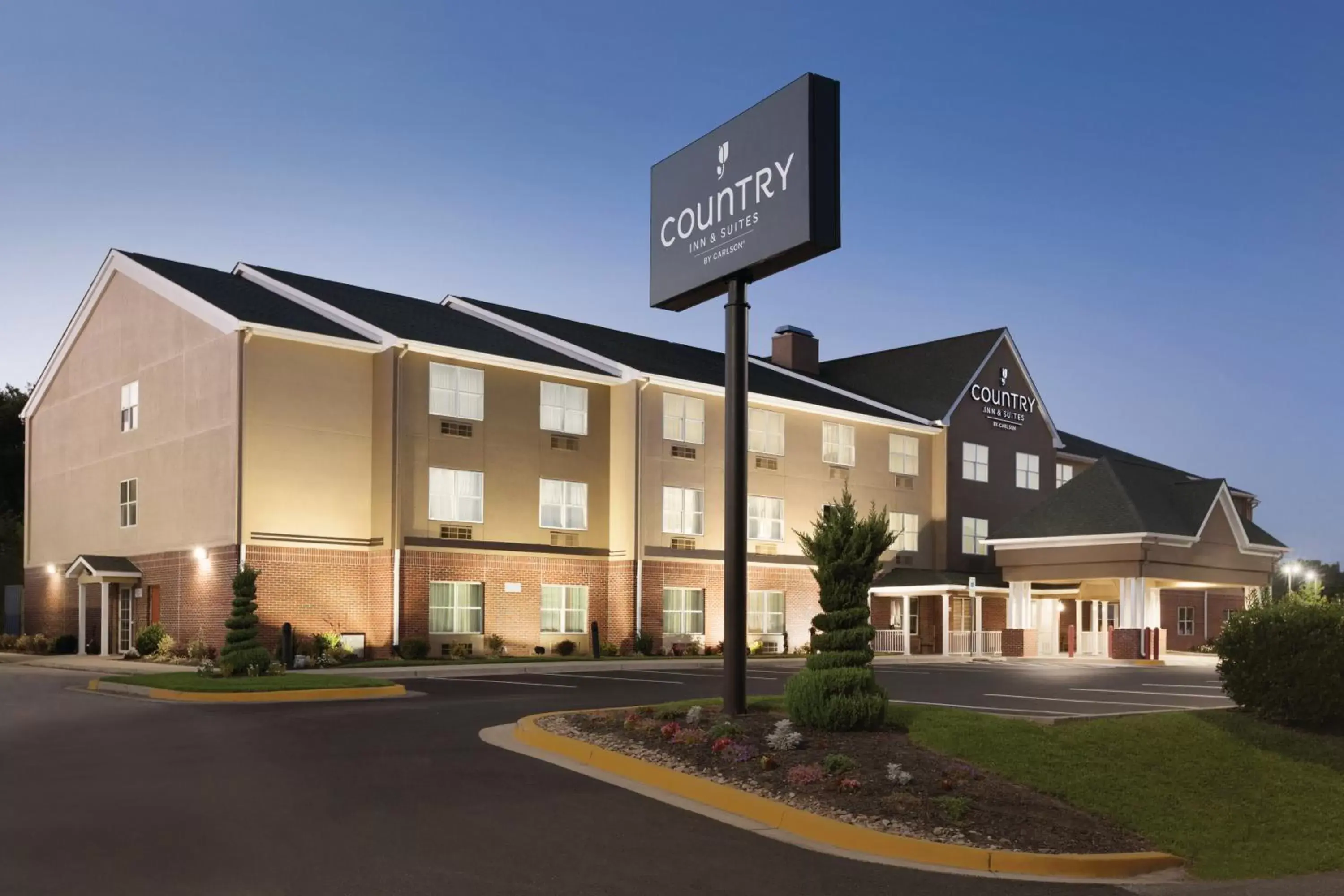 Facade/entrance, Property Building in Country Inn & Suites by Radisson, Washington, D.C. East - Capitol Heights, MD