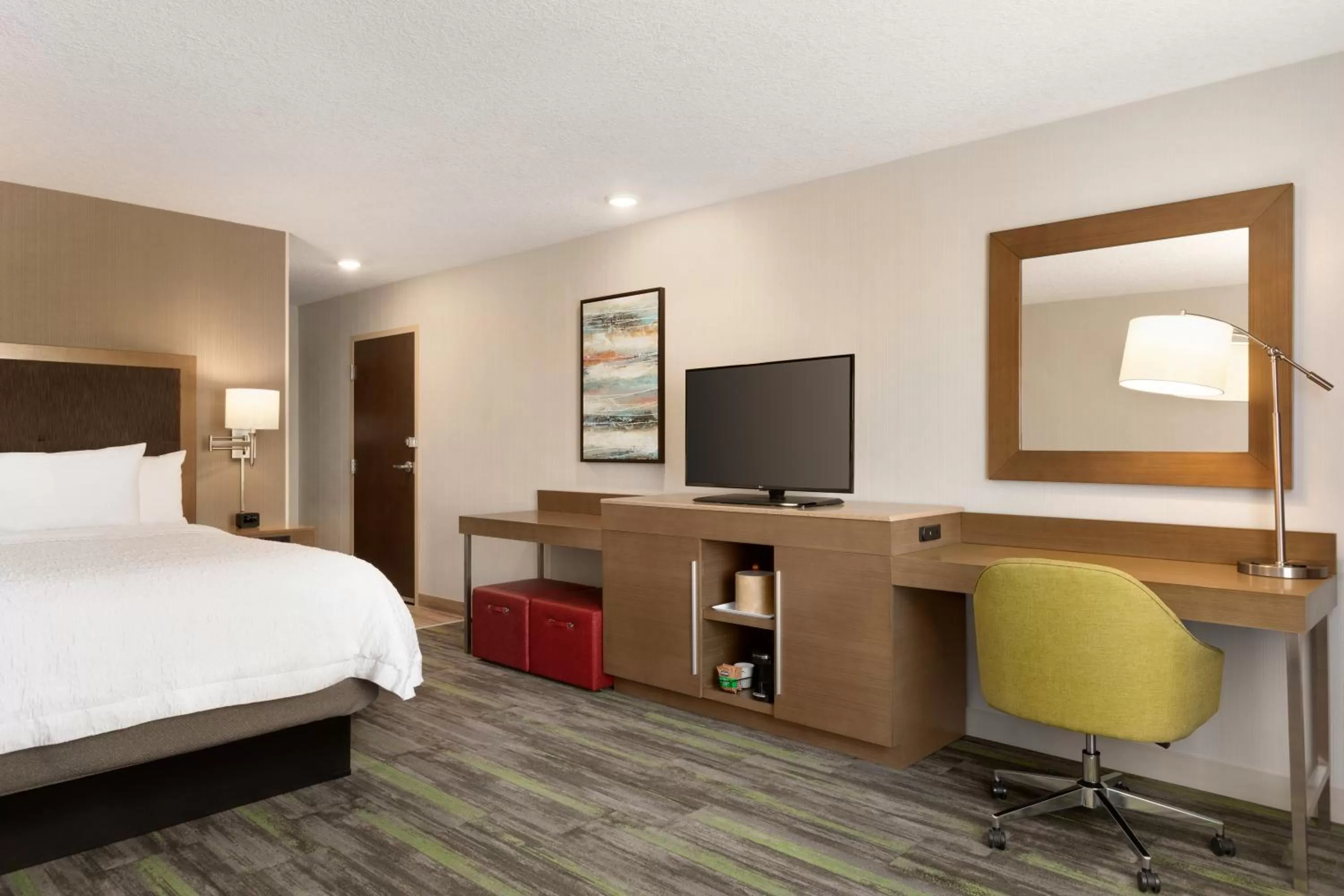 Living room, Bed in Ramada by Wyndham St Paul AB