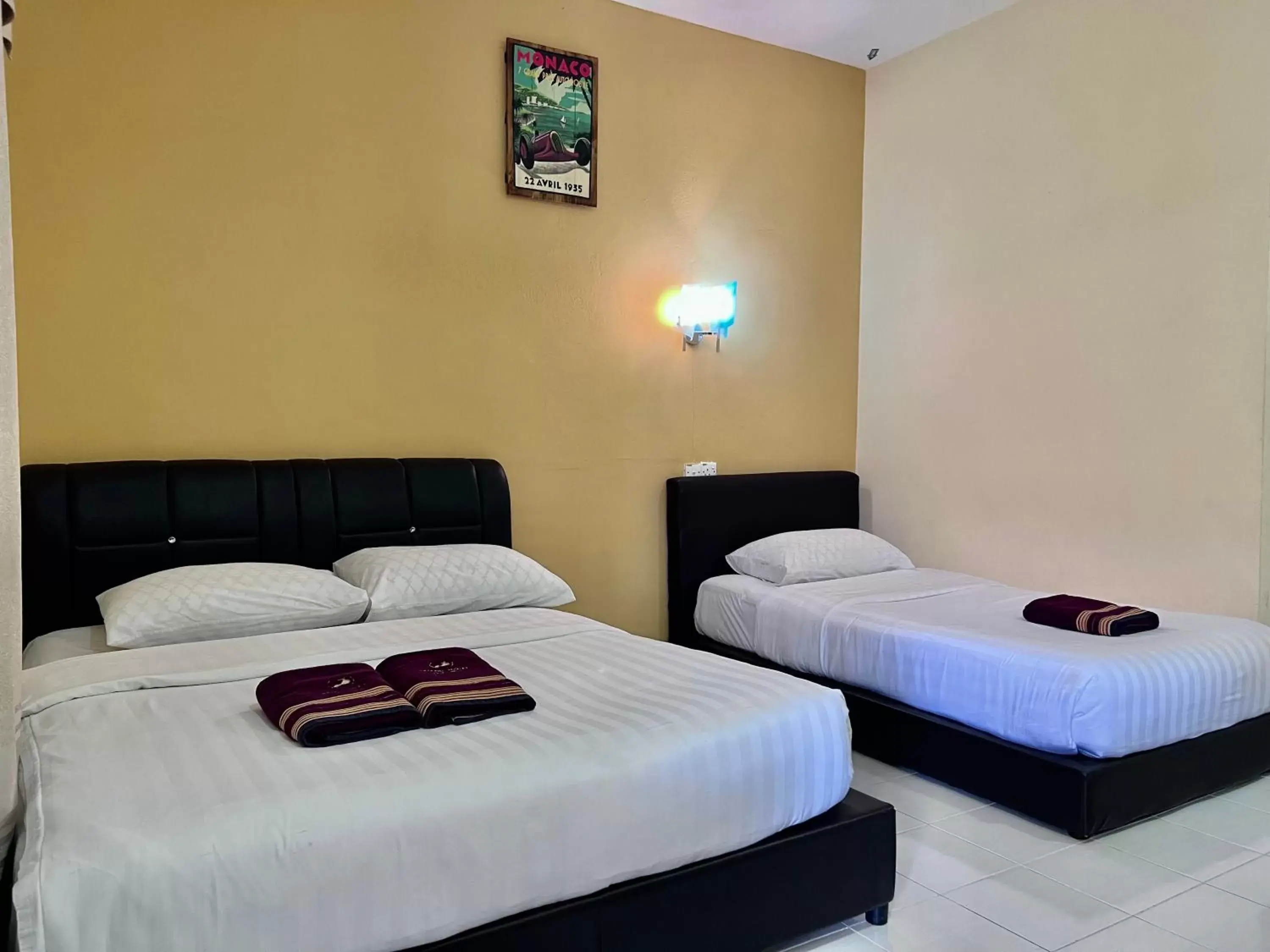Standard Triple Room in Dhania Cenang Beach Motel Standard Triple Room in Dhania Cenang Beach Motel
