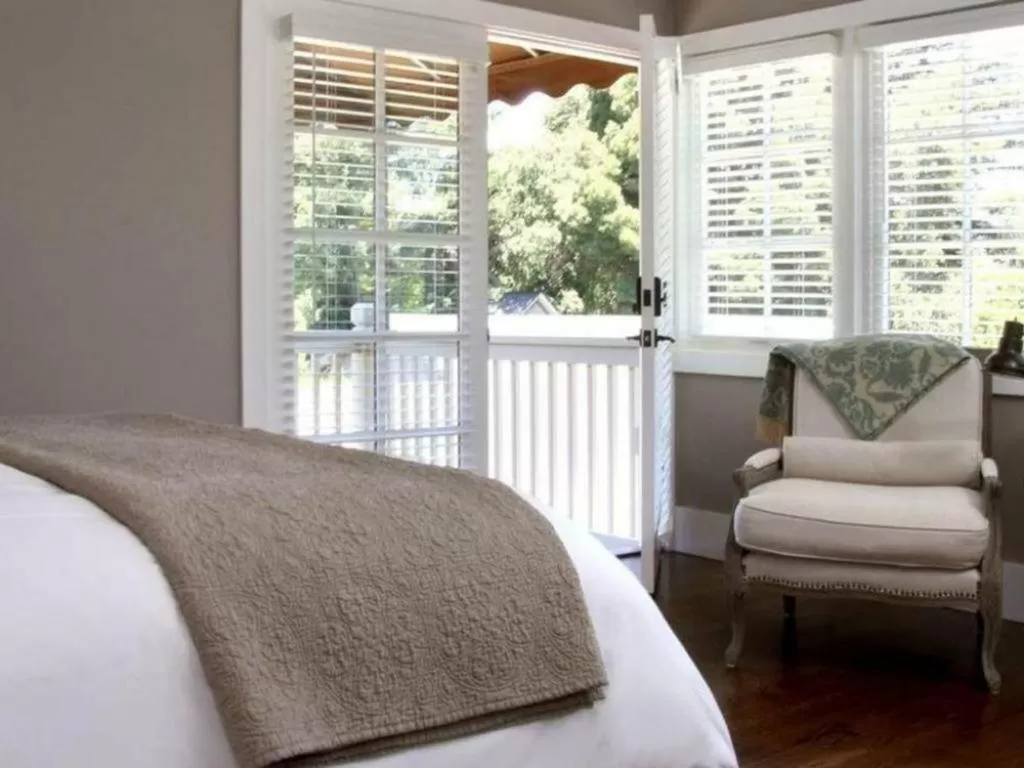 Other, Bed in Inn on Randolph