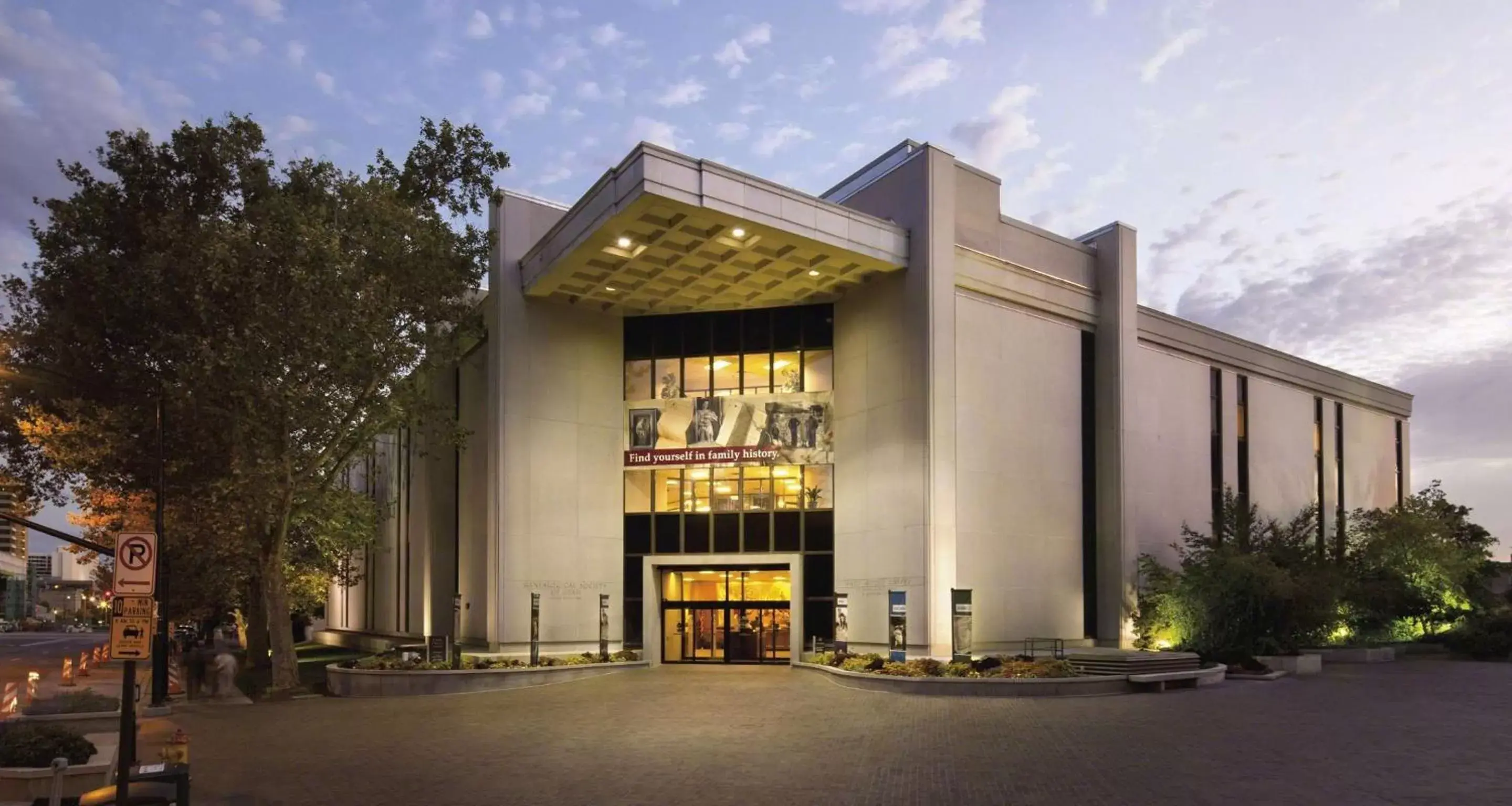 Nearby landmark, Property Building in Salt Lake Plaza Hotel SureStay Collection by Best Western