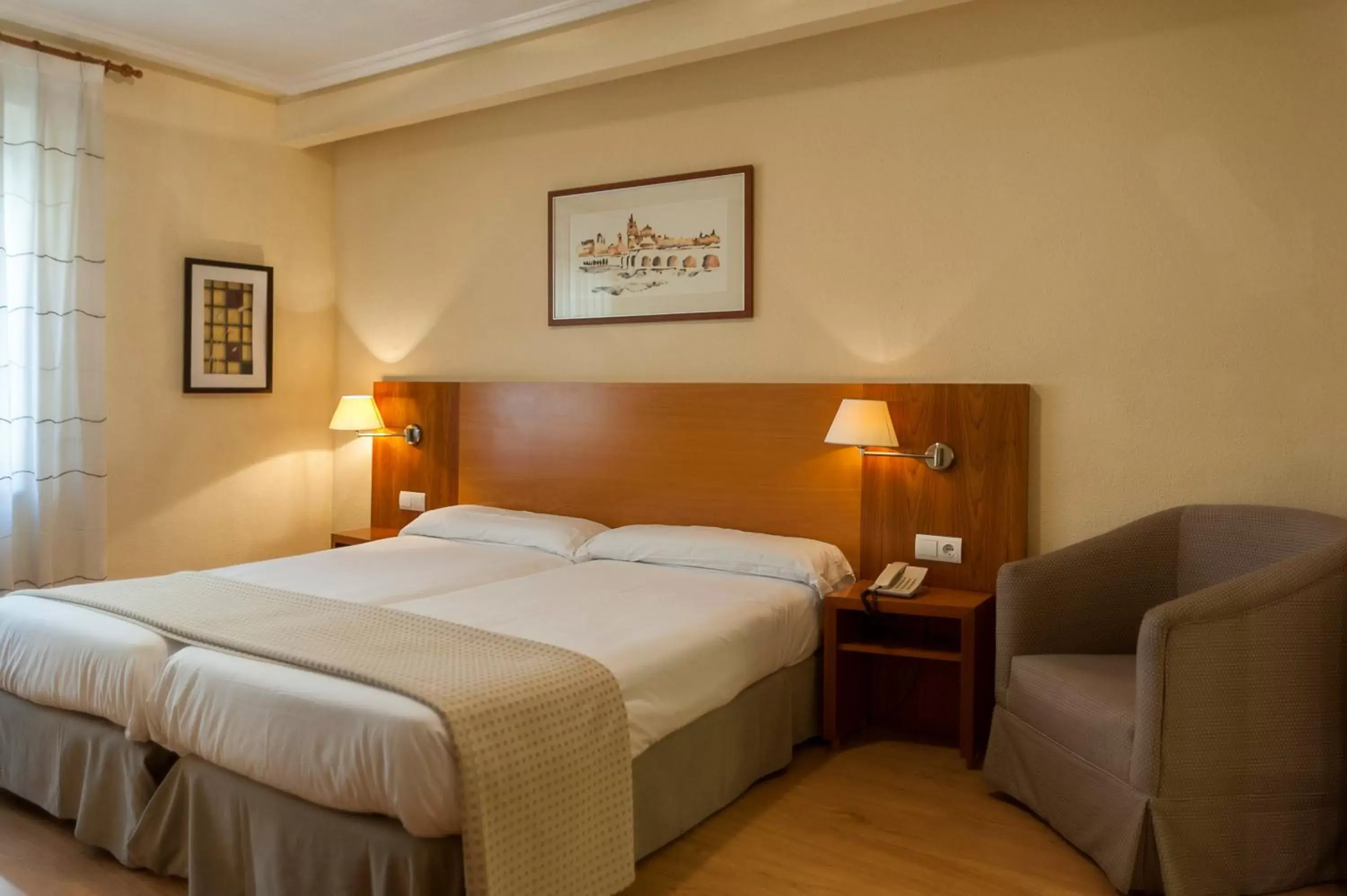 Bedroom, Bed in Hotel Mercado by gaiarooms