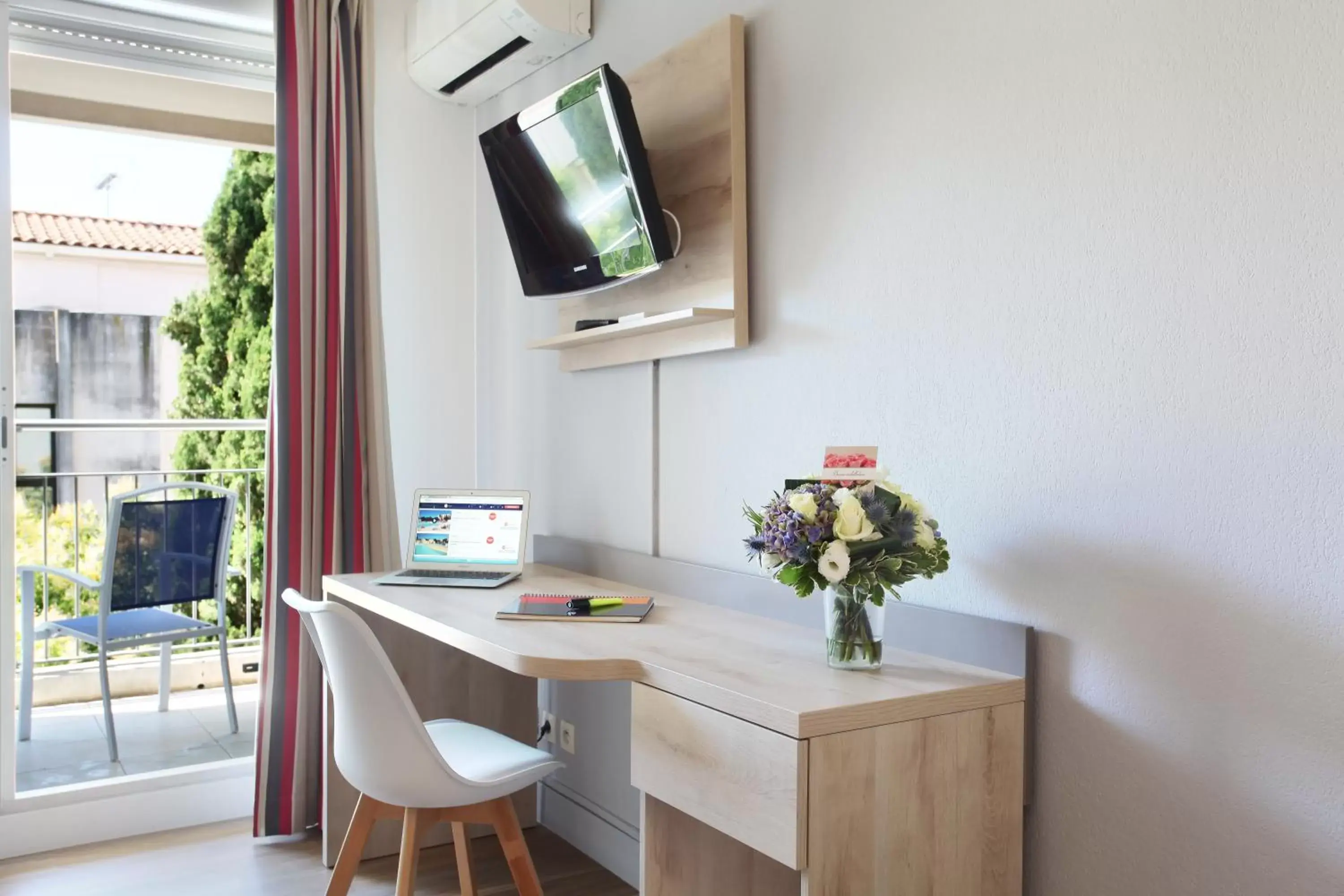 Seating area, TV/Entertainment Center in Odalys City Aix en Provence Le Clos de la Chartreuse