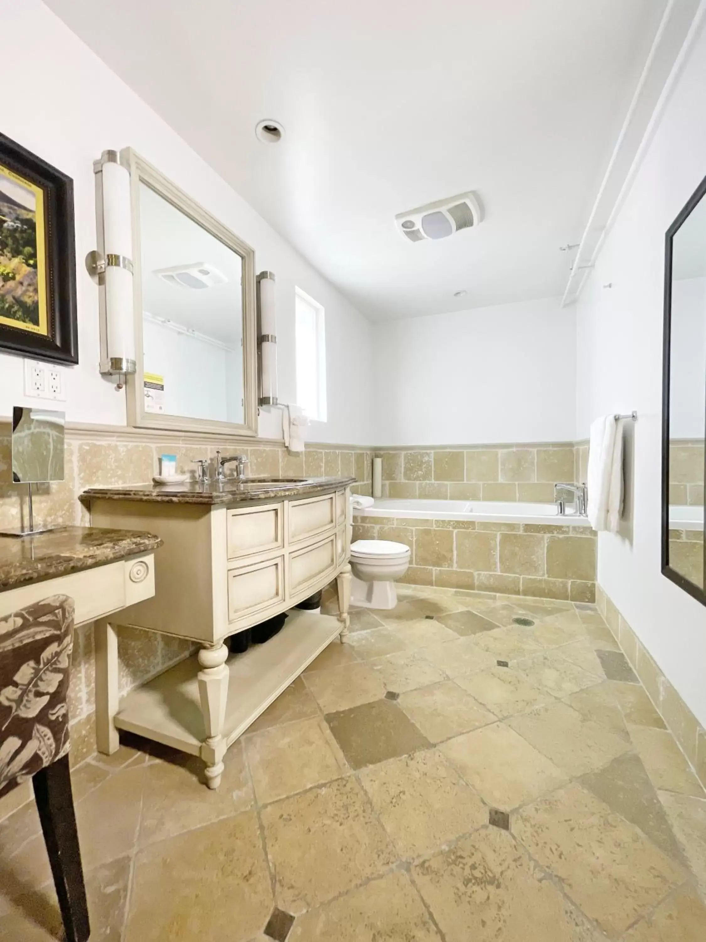 Bathroom in Catalina Courtyard Suites