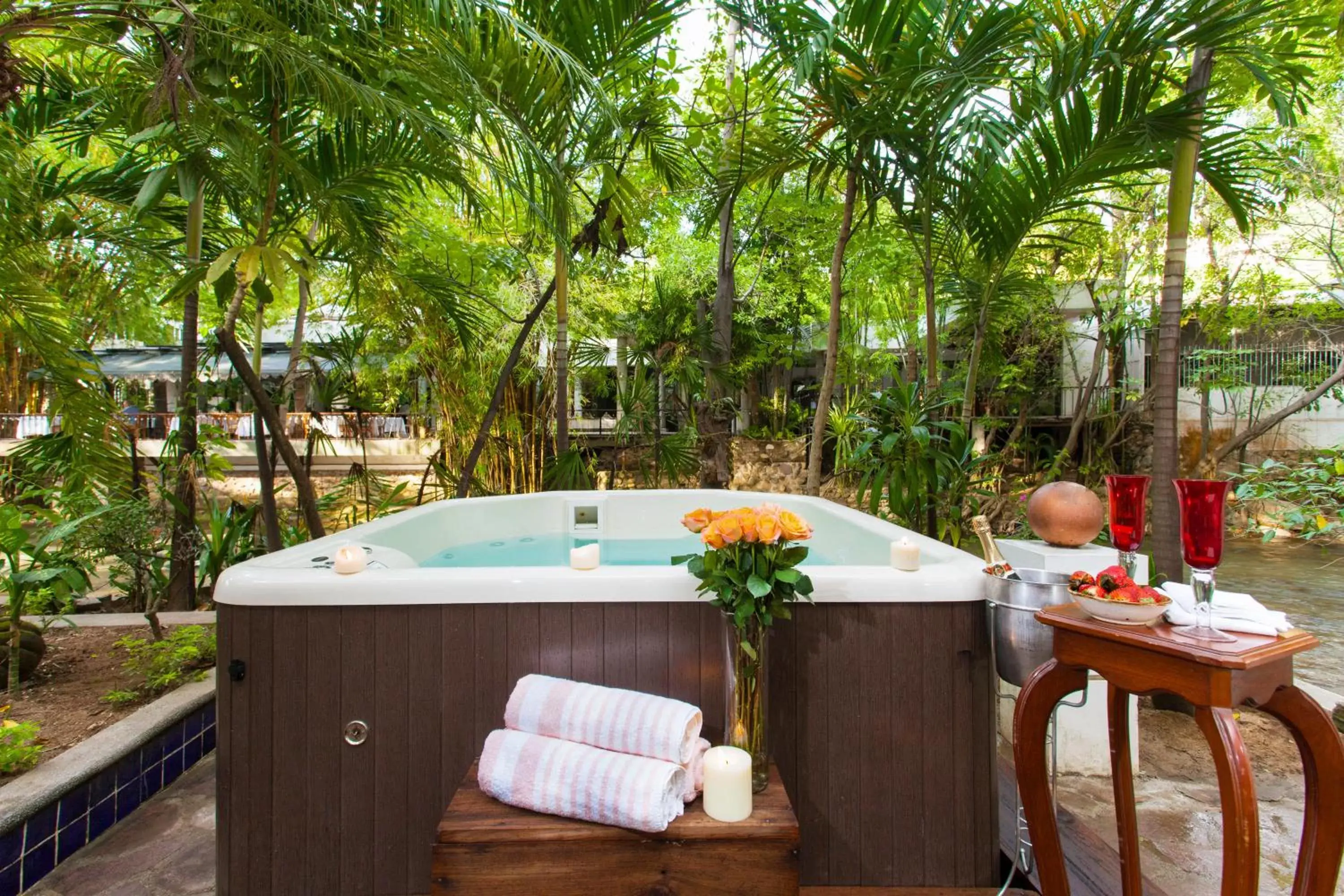 Hot Tub in Garlands Del Rio