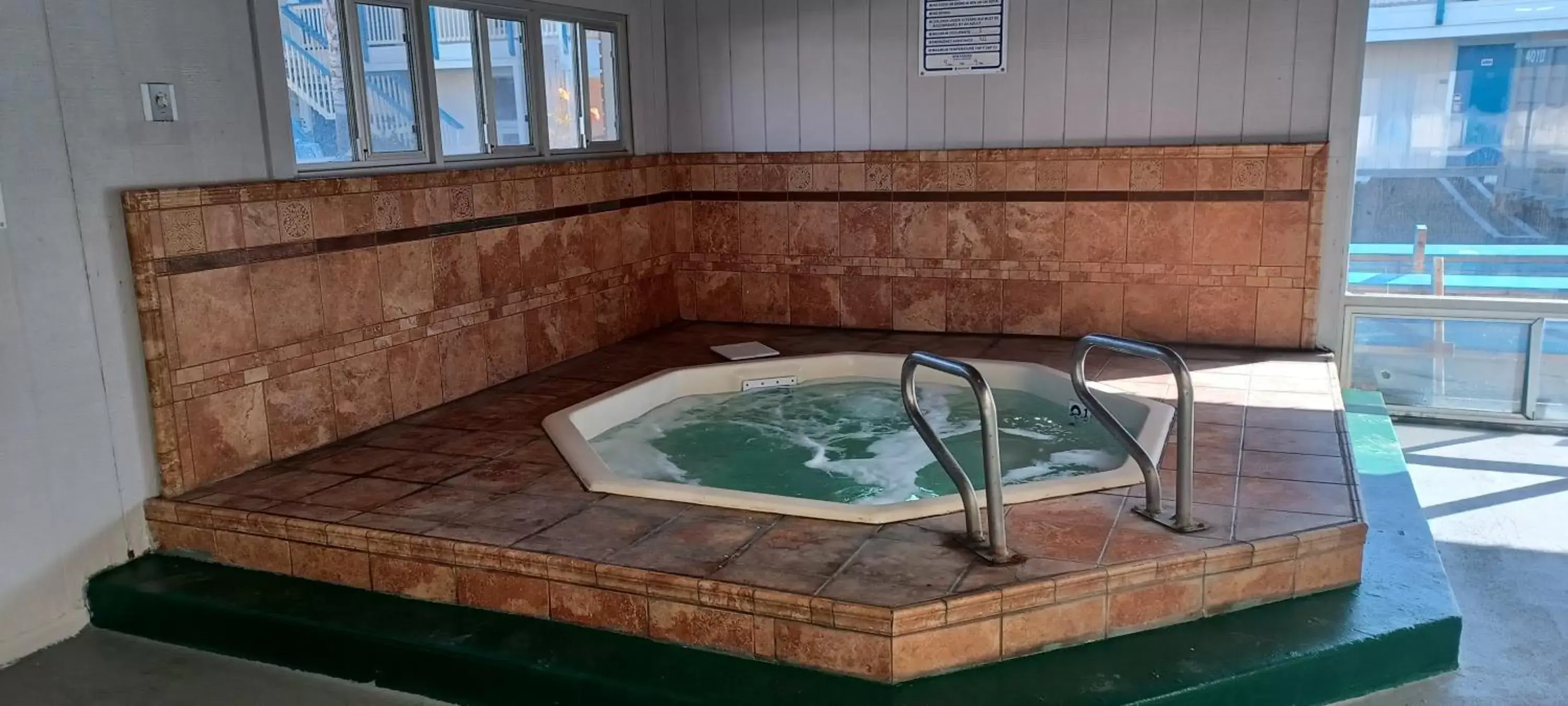 Hot Tub in Coast Riders Inn