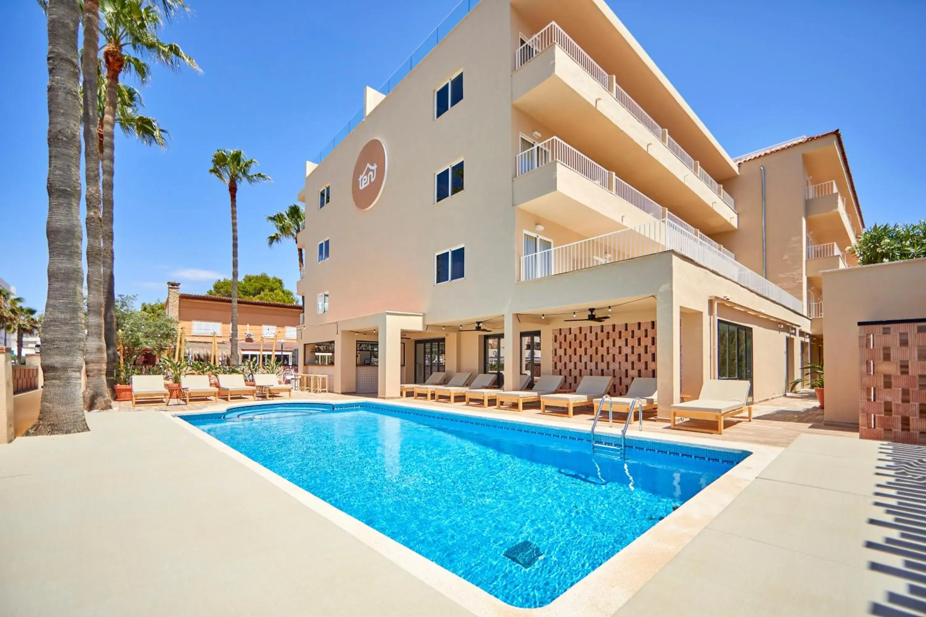 Property building in tent Capi Playa Property building in tent Capi Playa