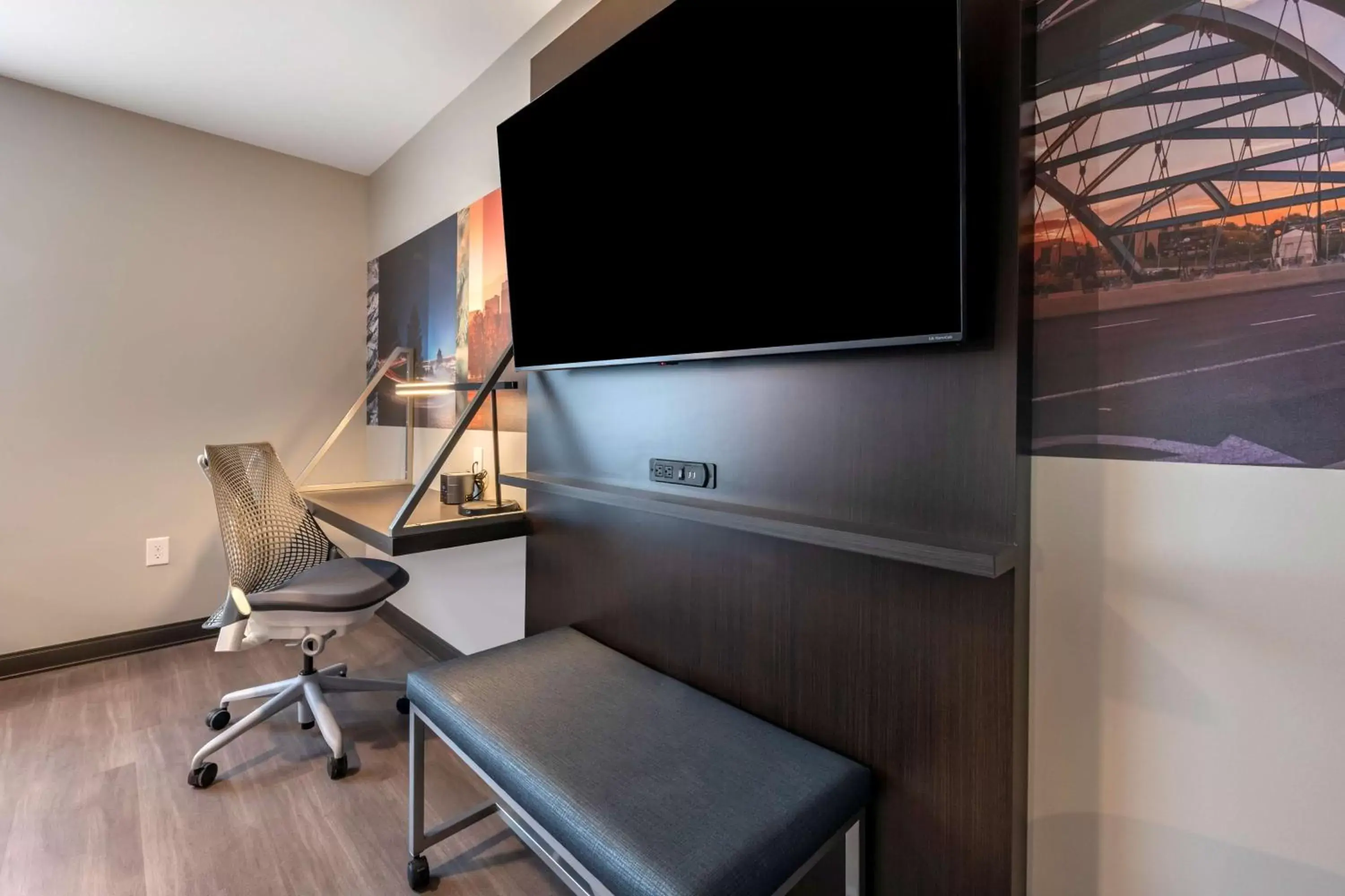 Larger King Room with Sofa Bed in Vīb Hotel by Best Western Denver RiNo Larger King Room with Sofa Bed in Vīb Hotel by Best Western Denver RiNo