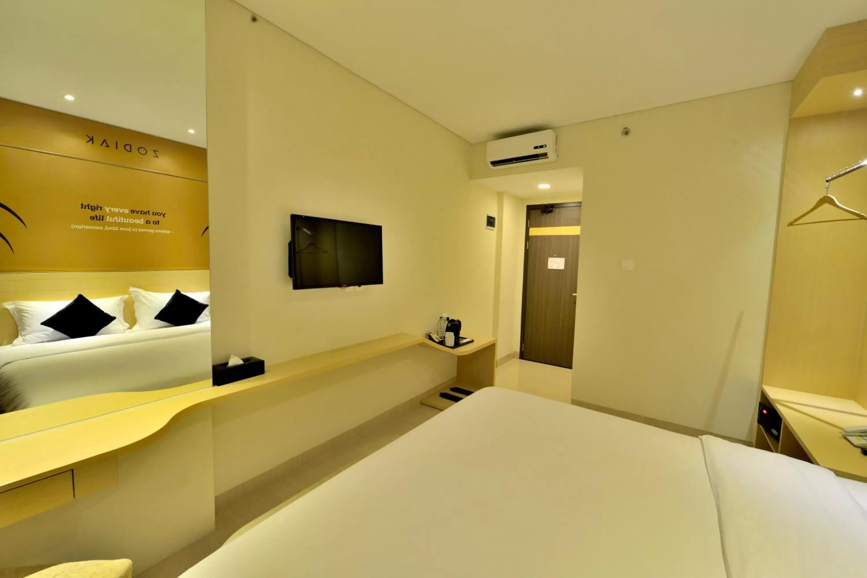 Photo of the whole room, Bed in Zodiak Asia Afrika by KAGUM Hotels