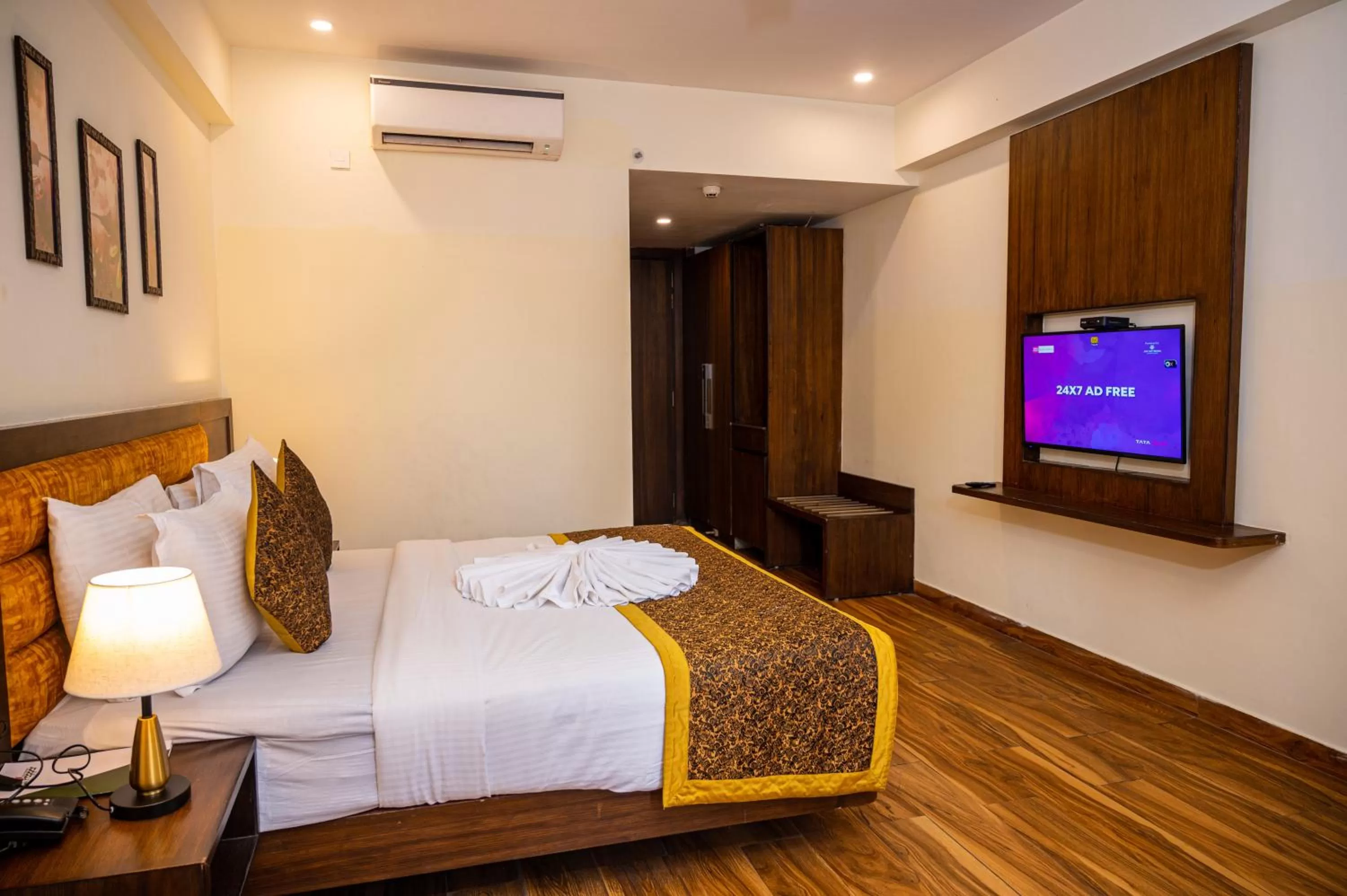 wardrobe, Bed in BELLS BEACH RESORT , A Unit of Resort De Balneaire