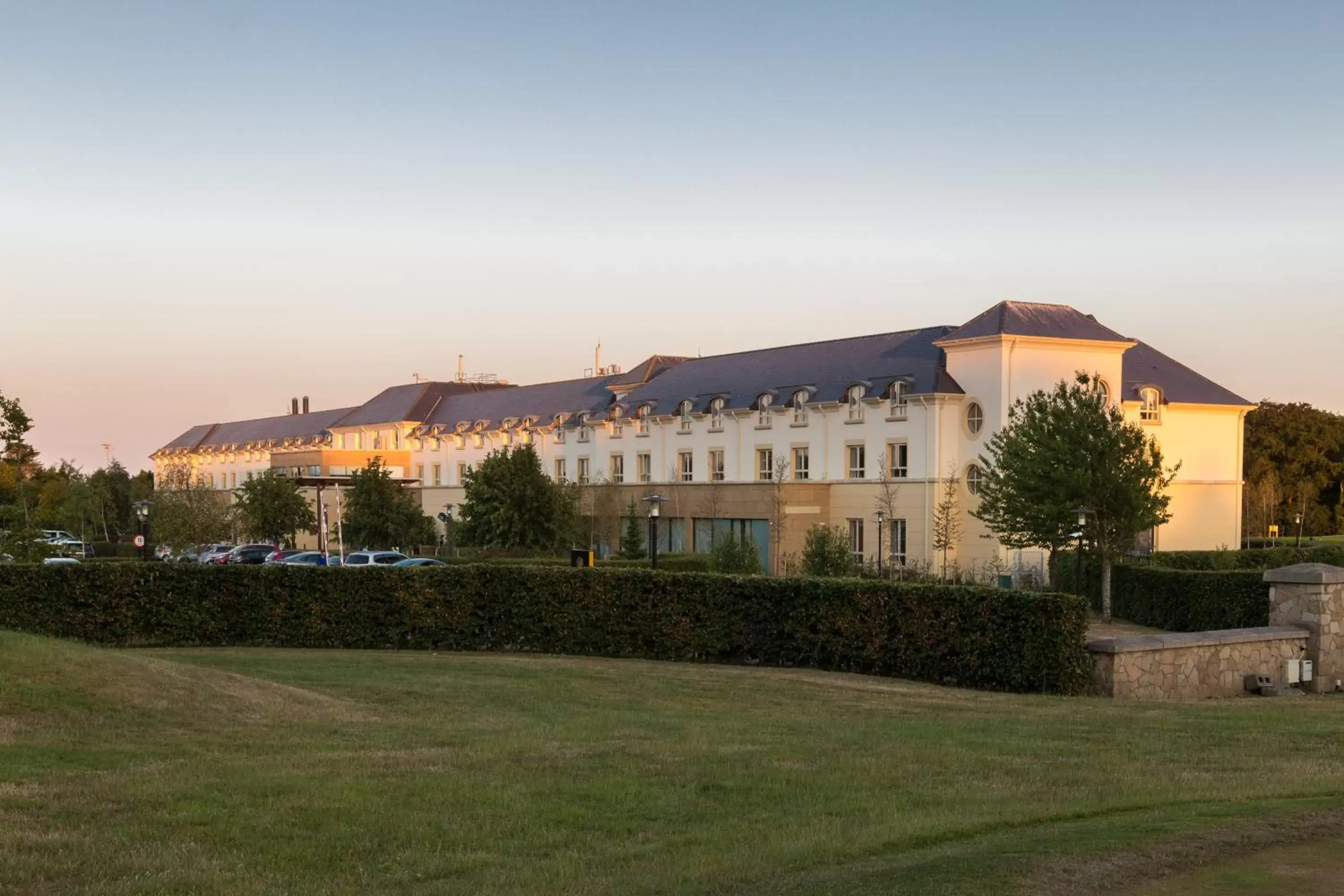 Facade/entrance, Property Building in Castleknock Hotel