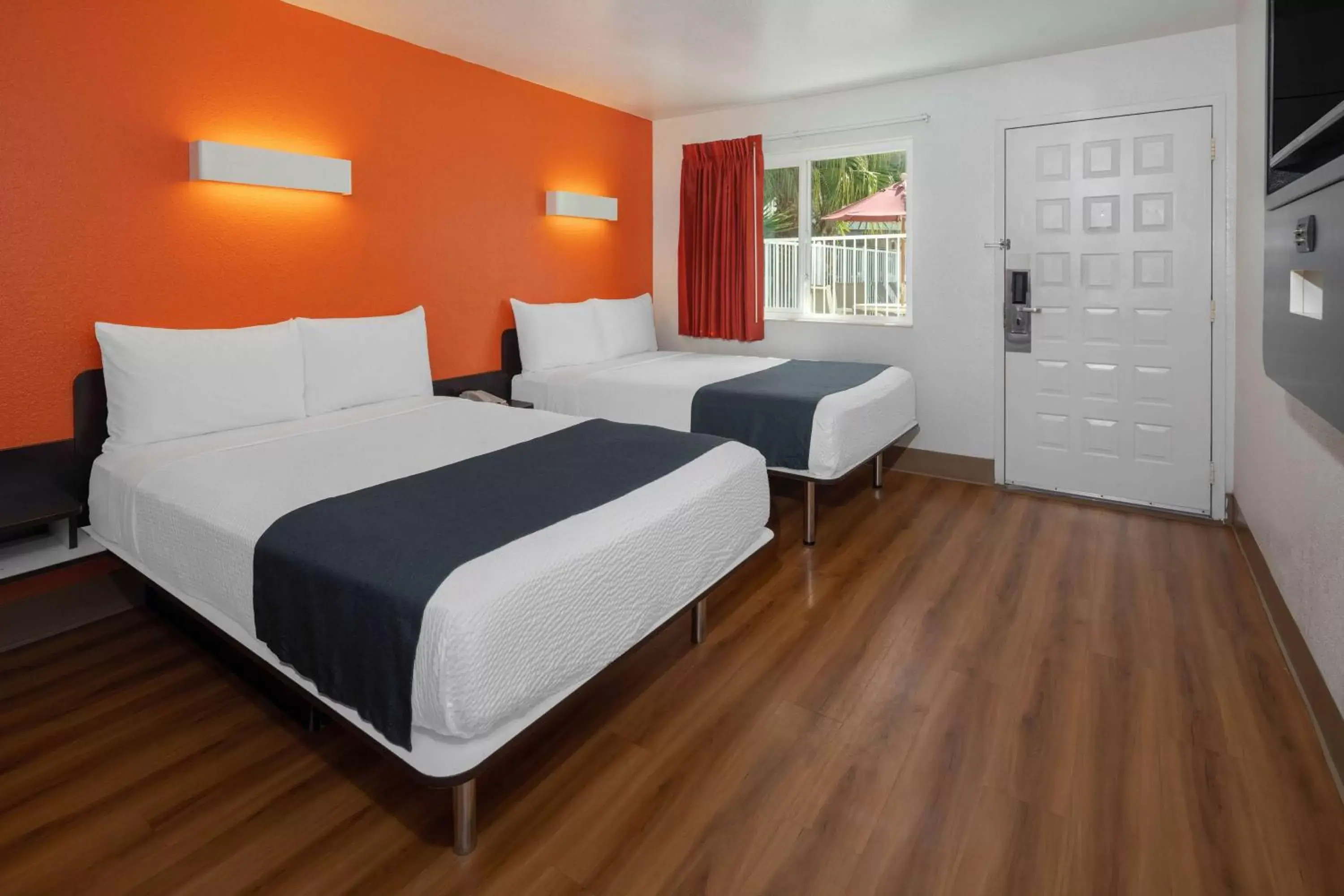 Bedroom, Bed in Motel 6-Carpinteria, CA - Santa Barbara - South