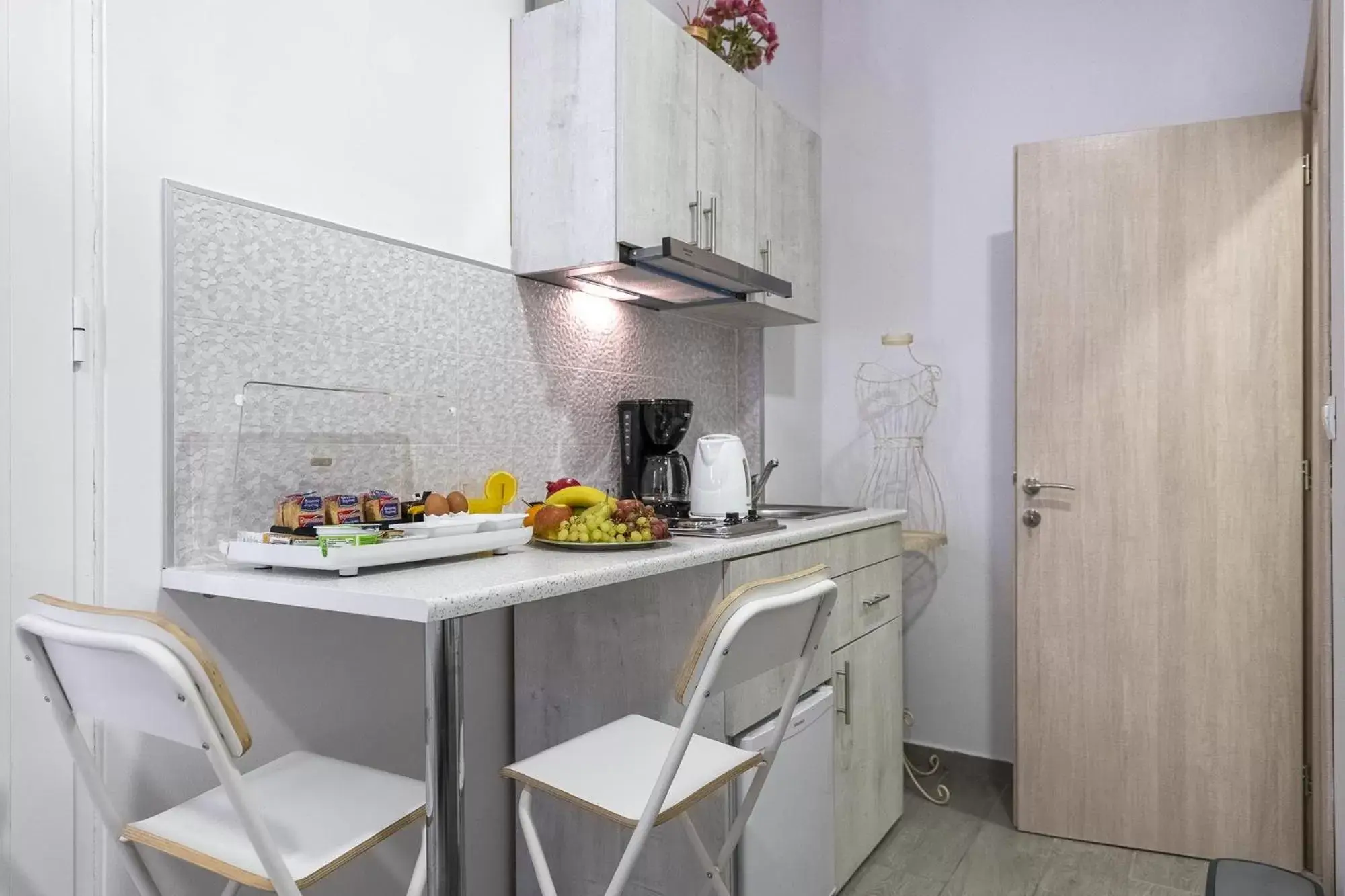 Kitchen or kitchenette, Kitchen/Kitchenette in Comfort Stay Airport Studios - FREE shuttle from the Athens airport