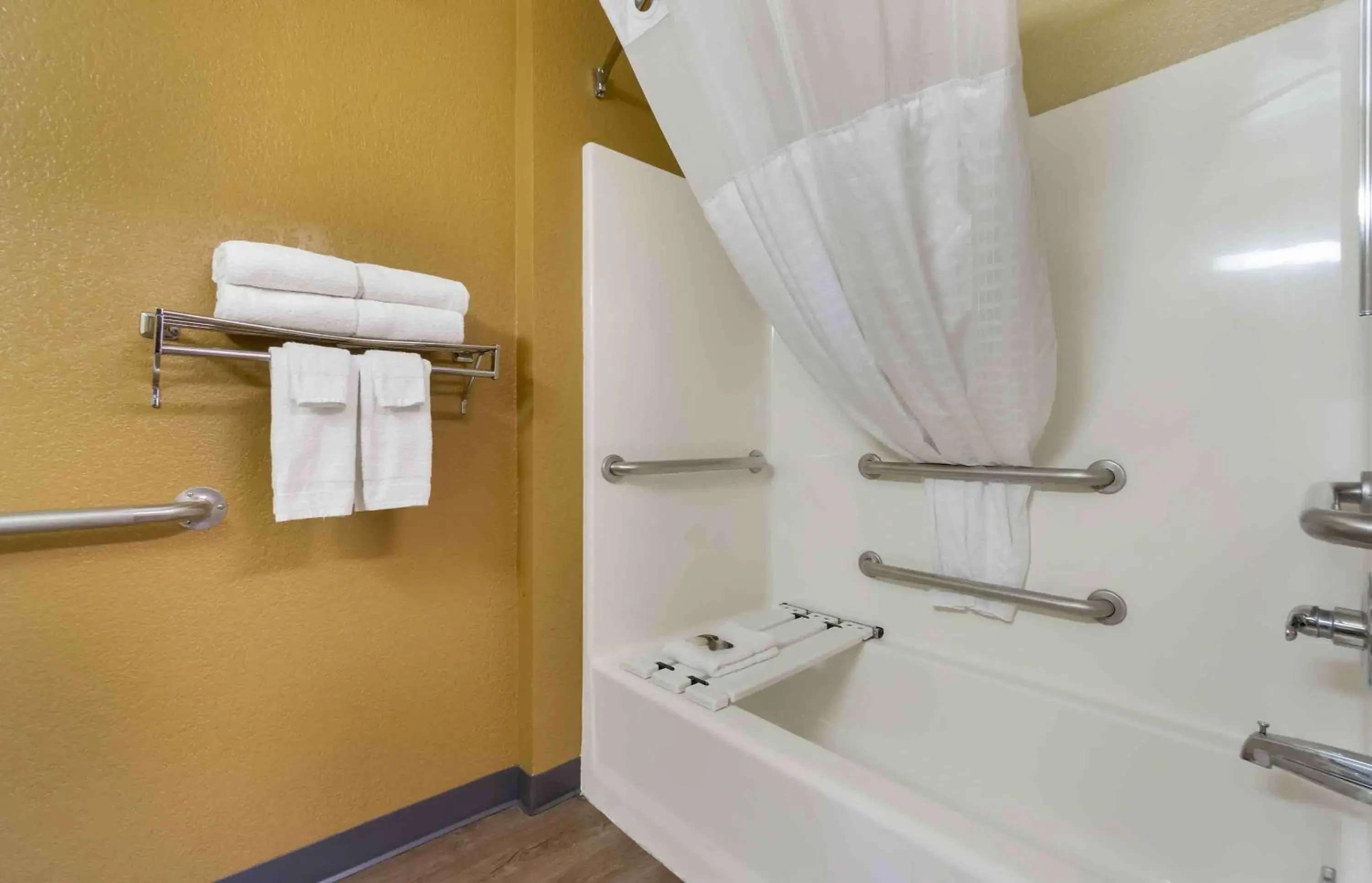 Bathroom in Extended Stay America Suites - Seattle - Kent