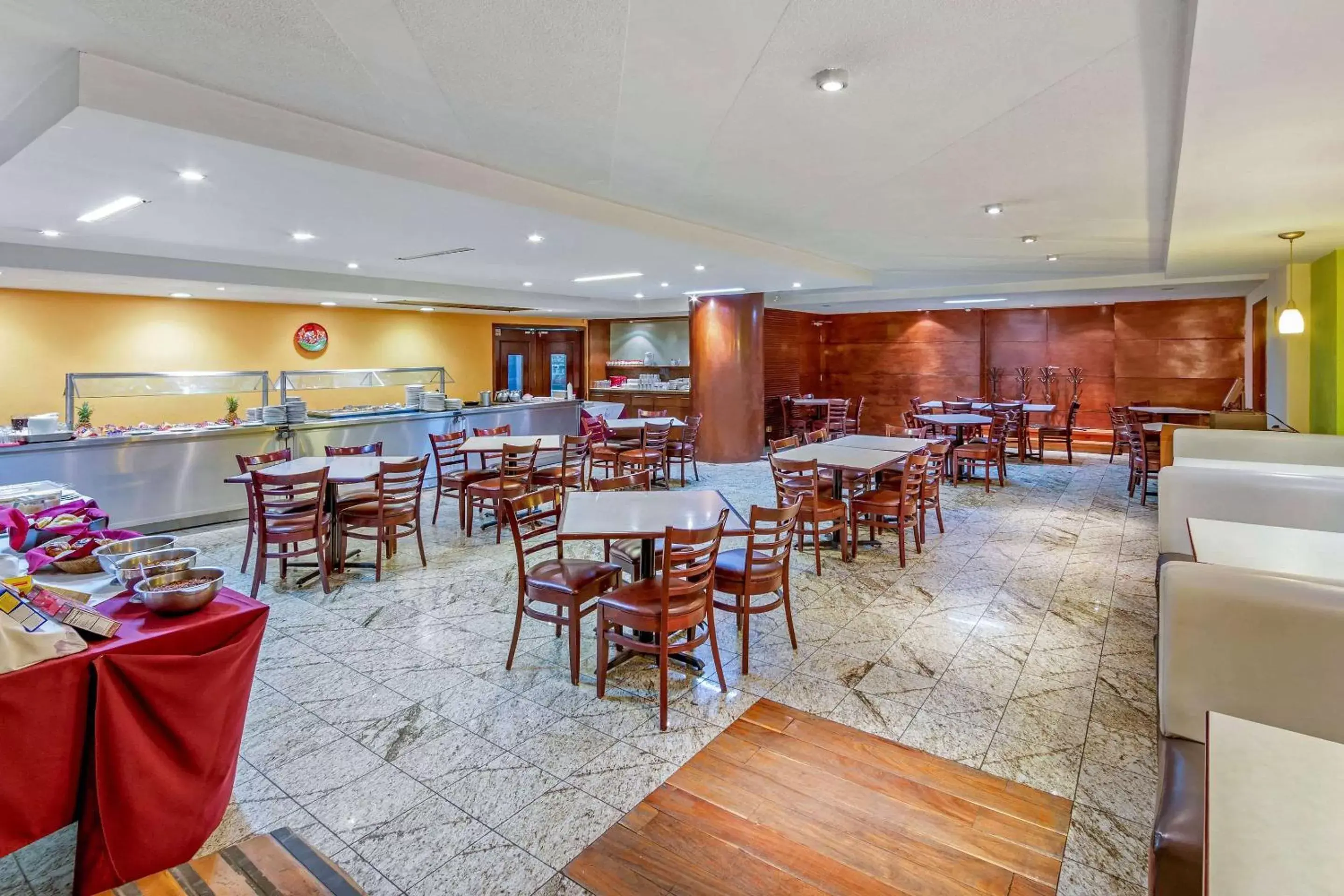 Restaurant/Places to Eat in Hotel Quality Inn Aguascalientes