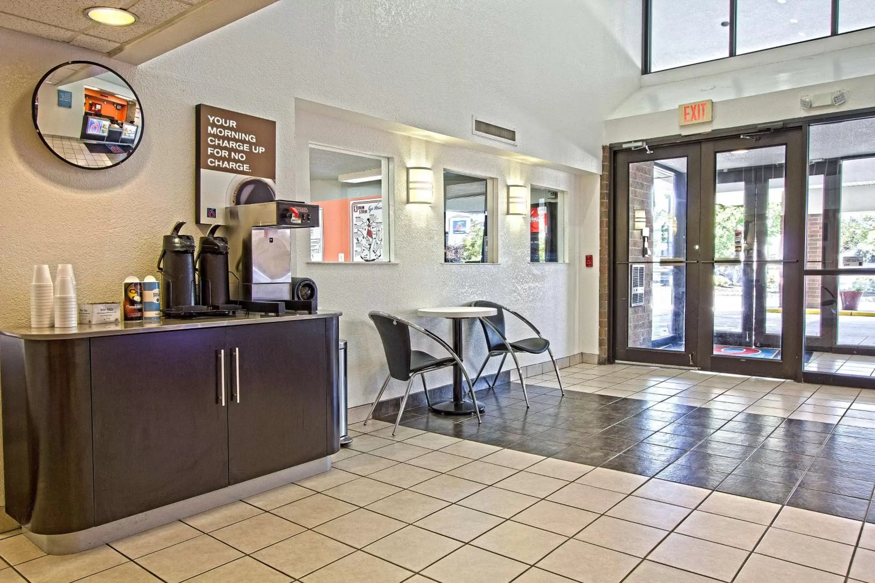 Coffee/tea facilities, Lobby/Reception in Motel 6-East Brunswick, NJ