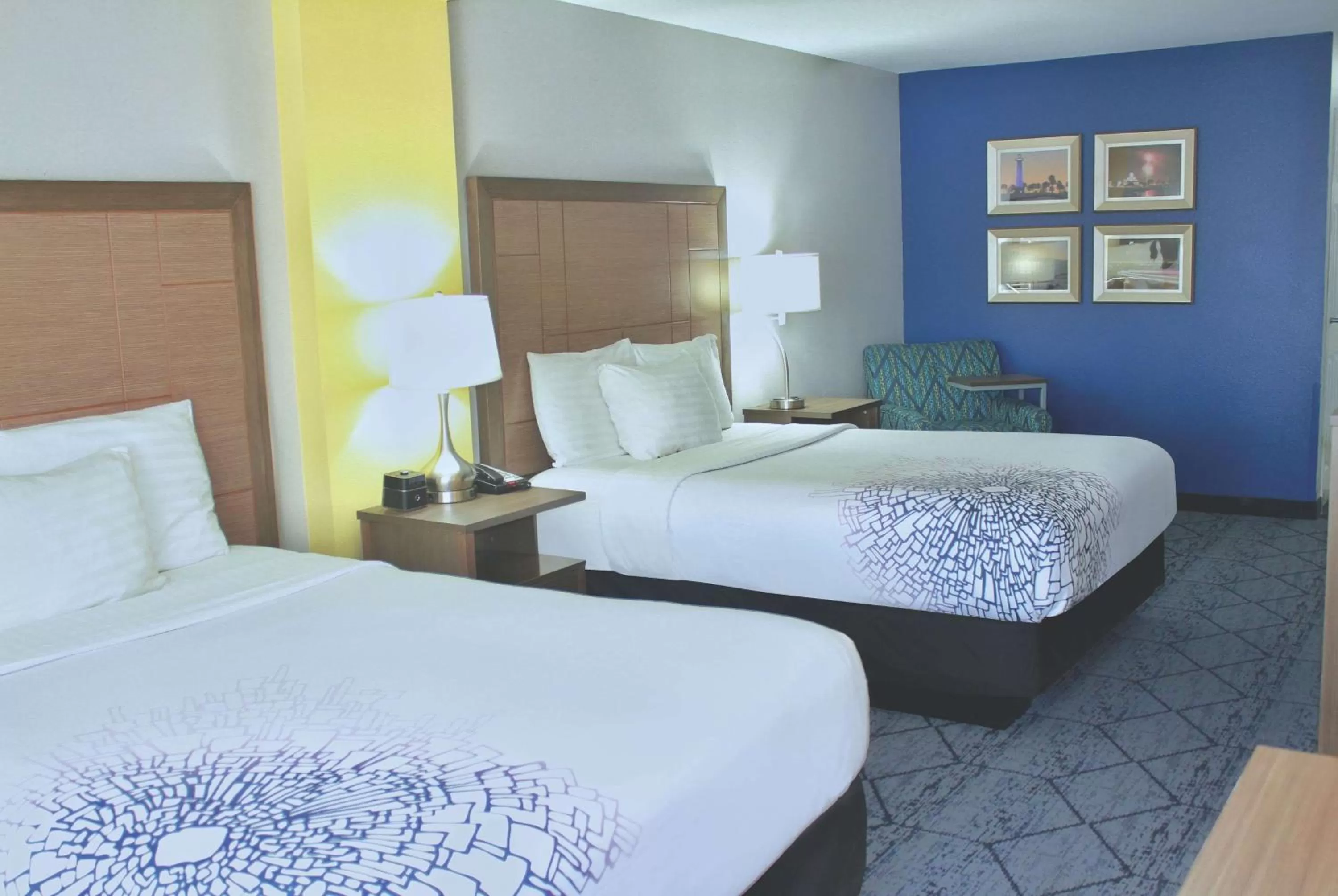 Photo of the whole room, Bed in La Quinta by Wyndham NE Long Beach/Cypress