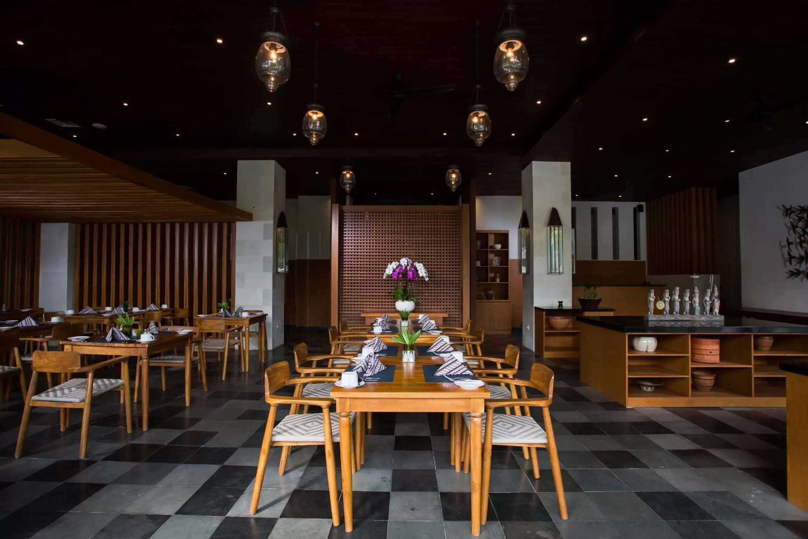 Restaurant/places to eat in Ubud Village Hotel