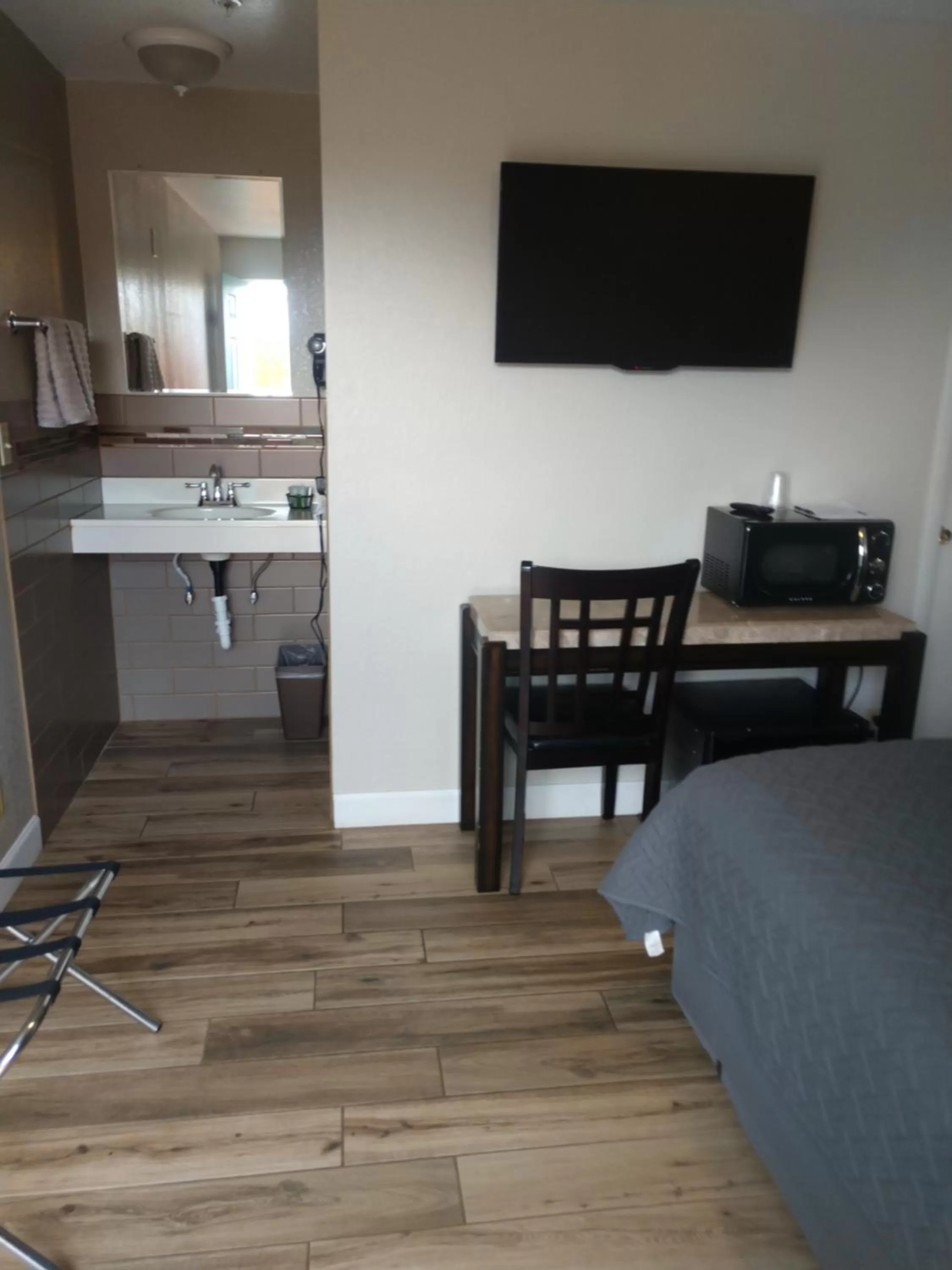 Red Rock Motel and Dam Motel