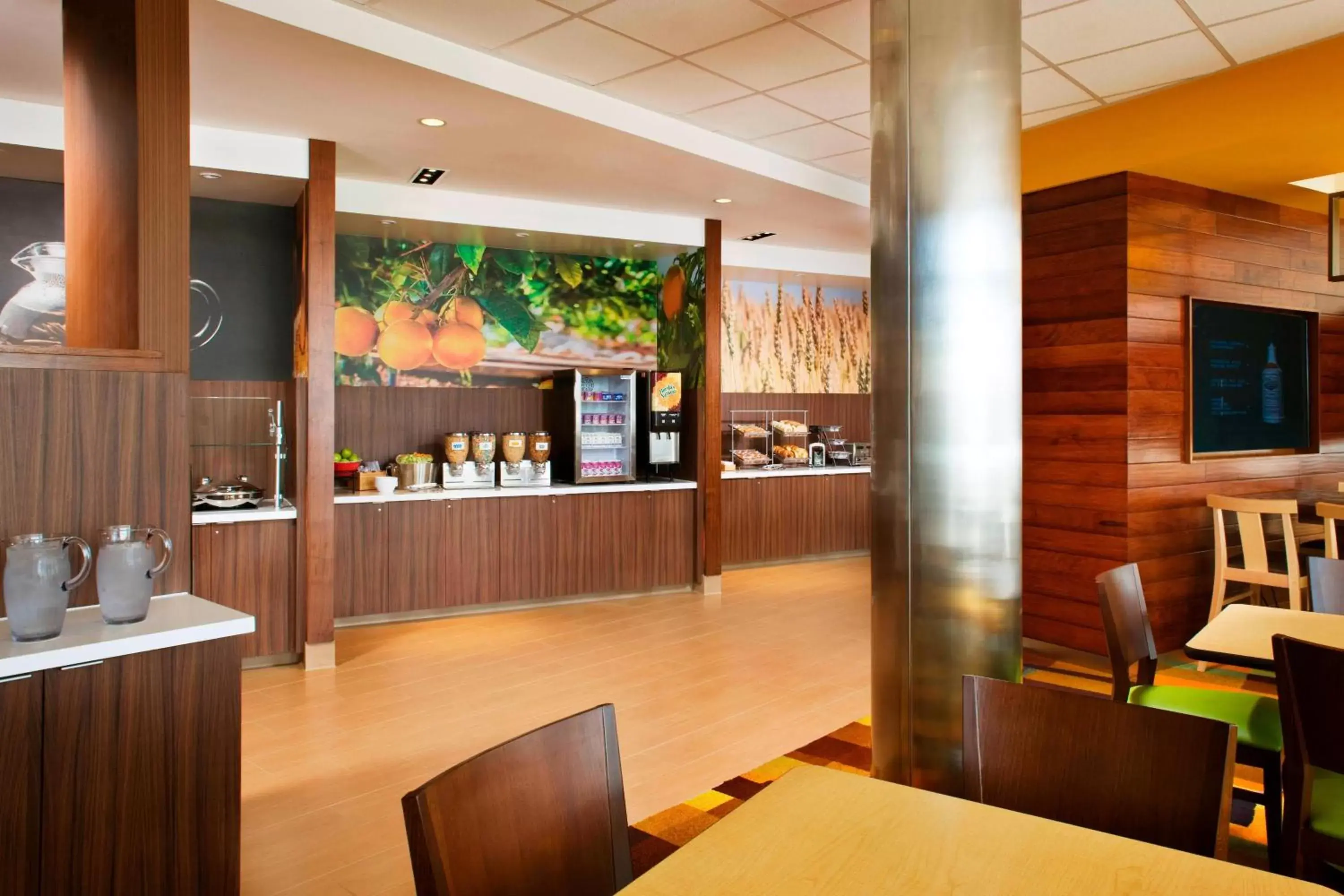 Breakfast, Lounge/Bar in Fairfield Inn & Suites by Marriott Tustin Orange County