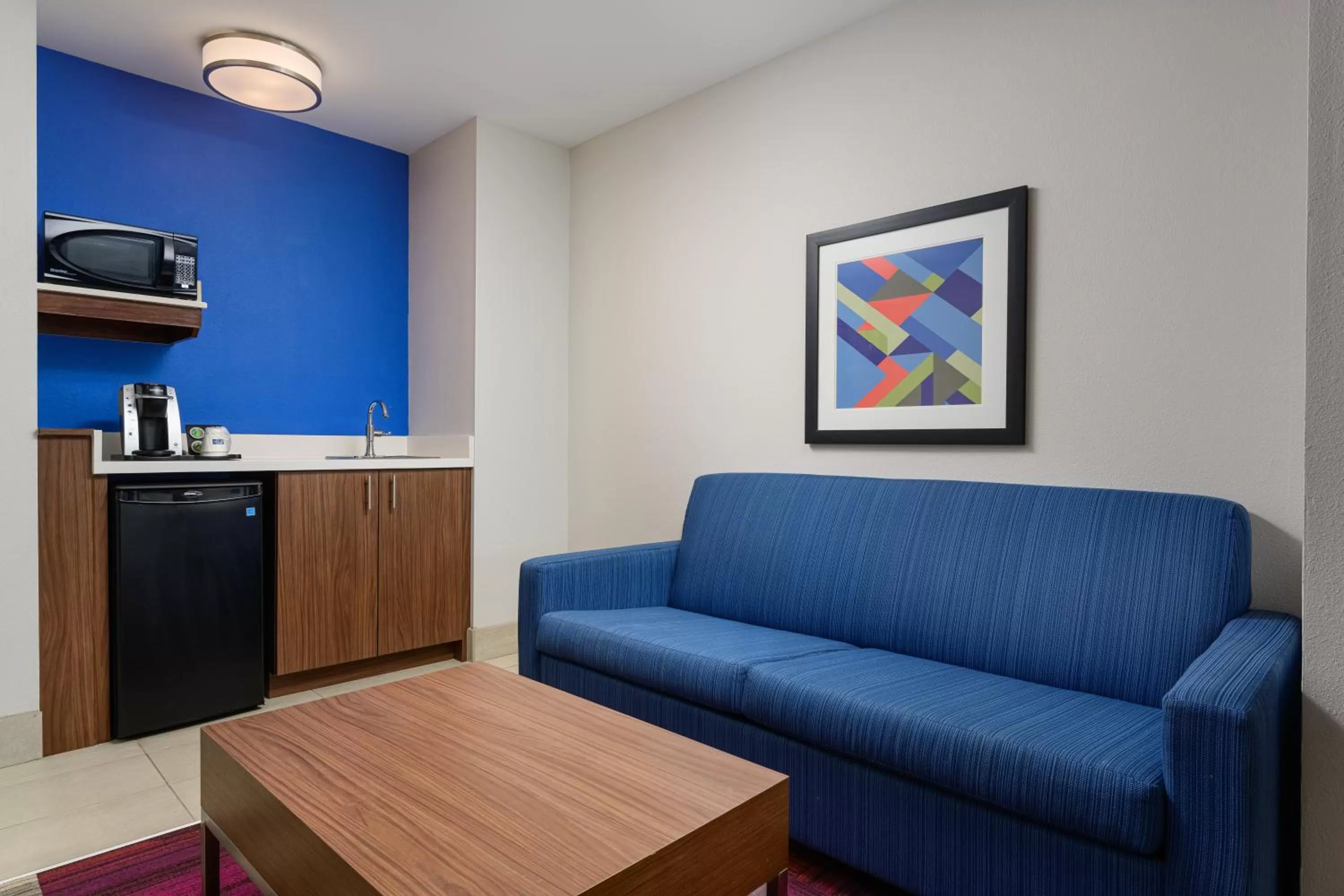 Photo of the whole room in Holiday Inn Express - Tullahoma by IHG