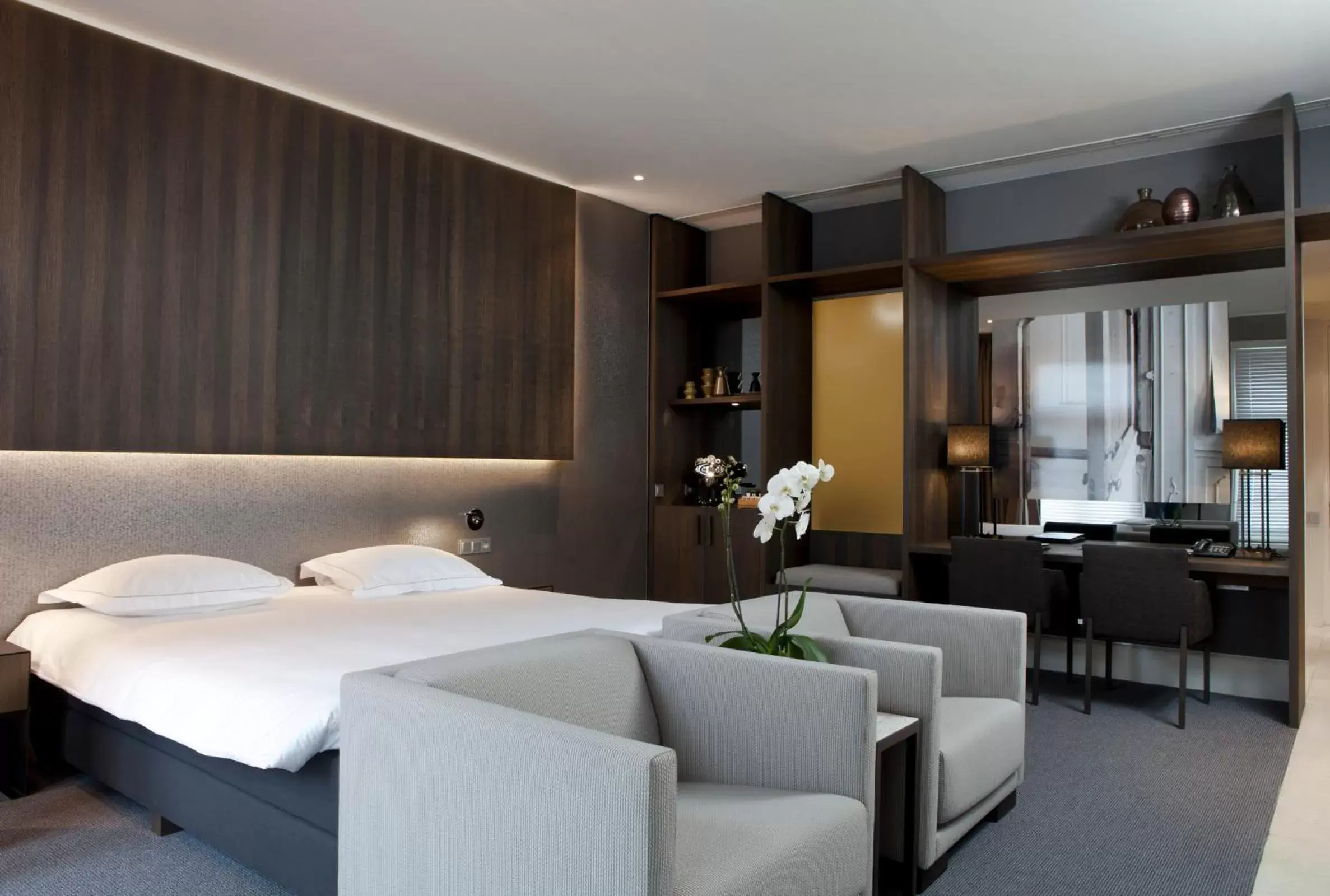 Bed, Restaurant/Places to Eat in The Dylan Amsterdam - The Leading Hotels of the World