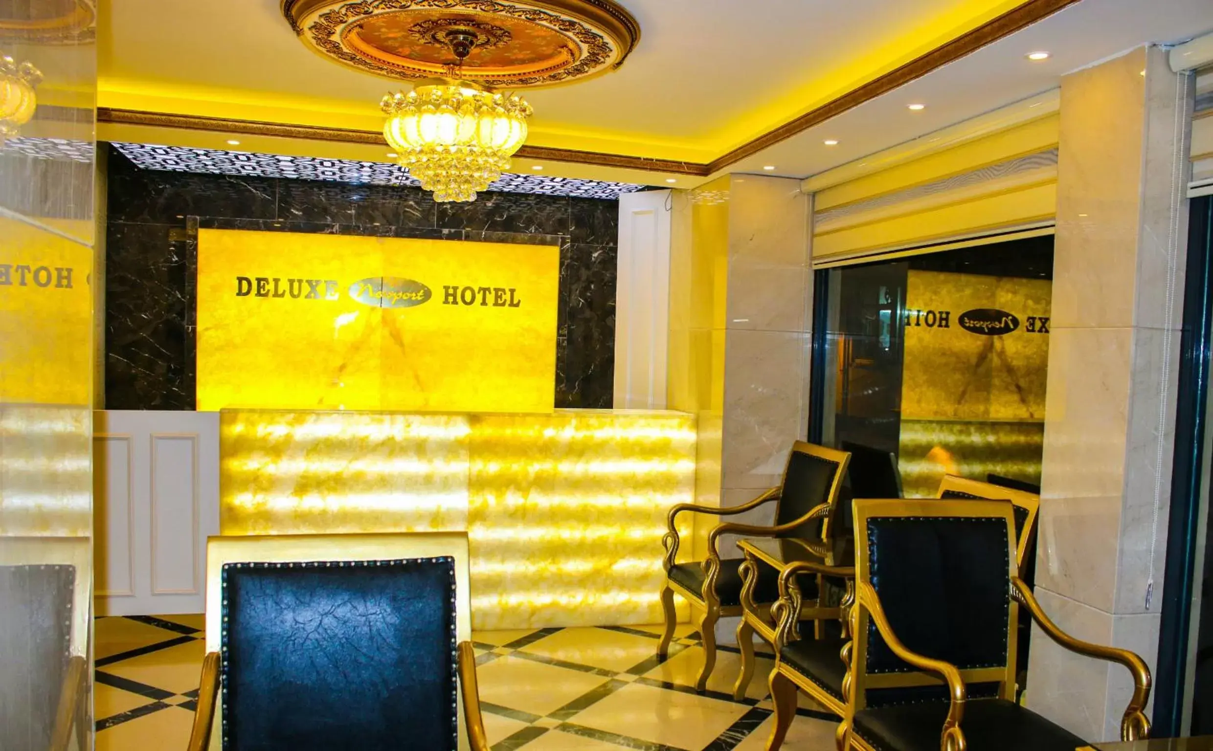 Lobby or reception in Deluxe Newport Hotel