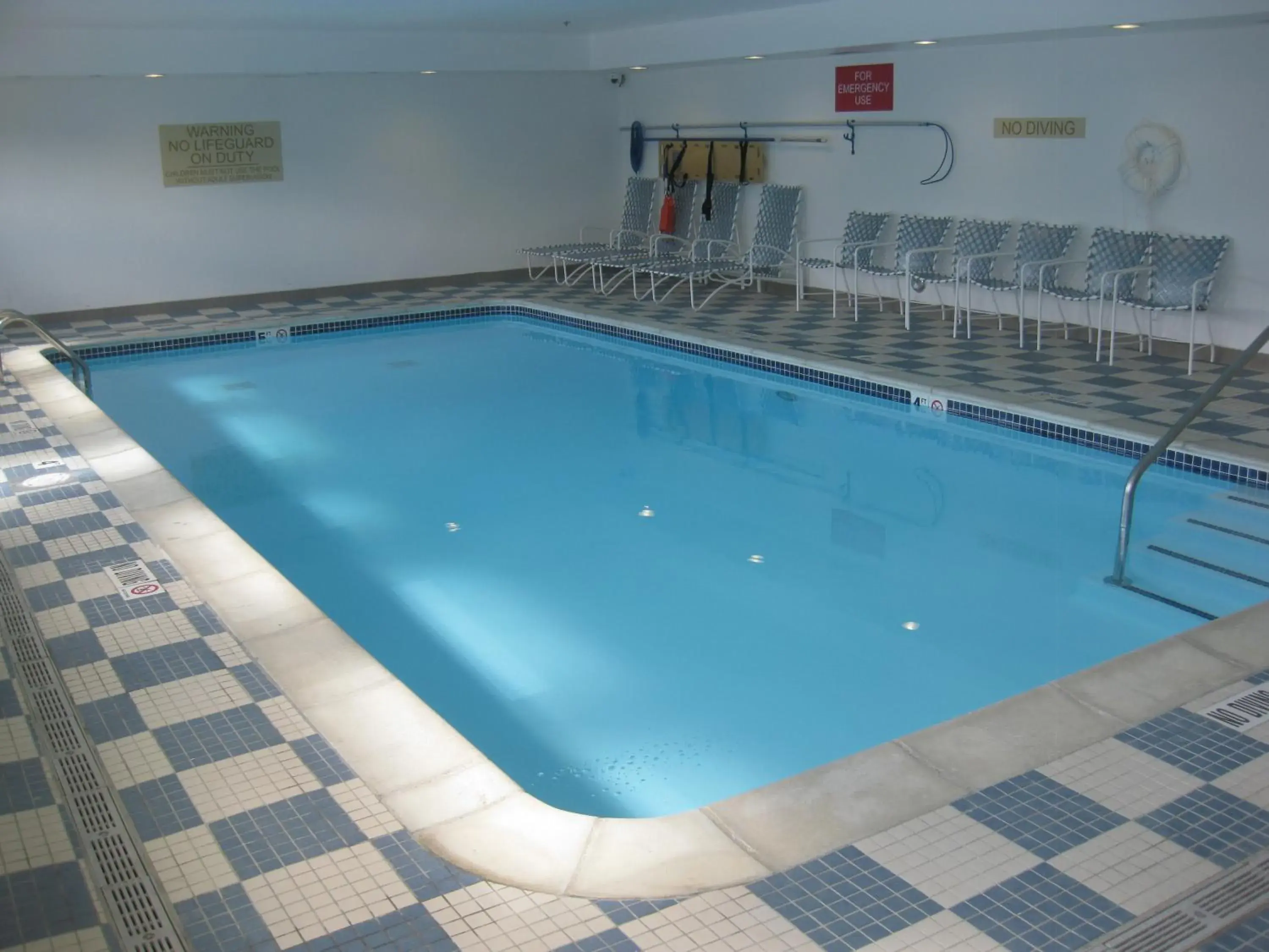 Swimming Pool in Country Inn & Suites by Radisson, Dearborn, MI