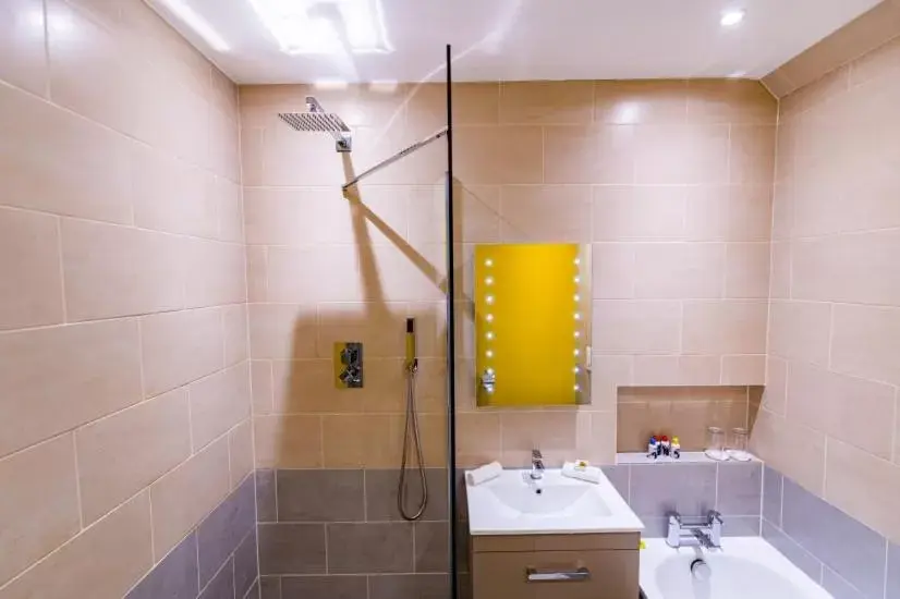 Bathroom in Stonecross Manor Hotel