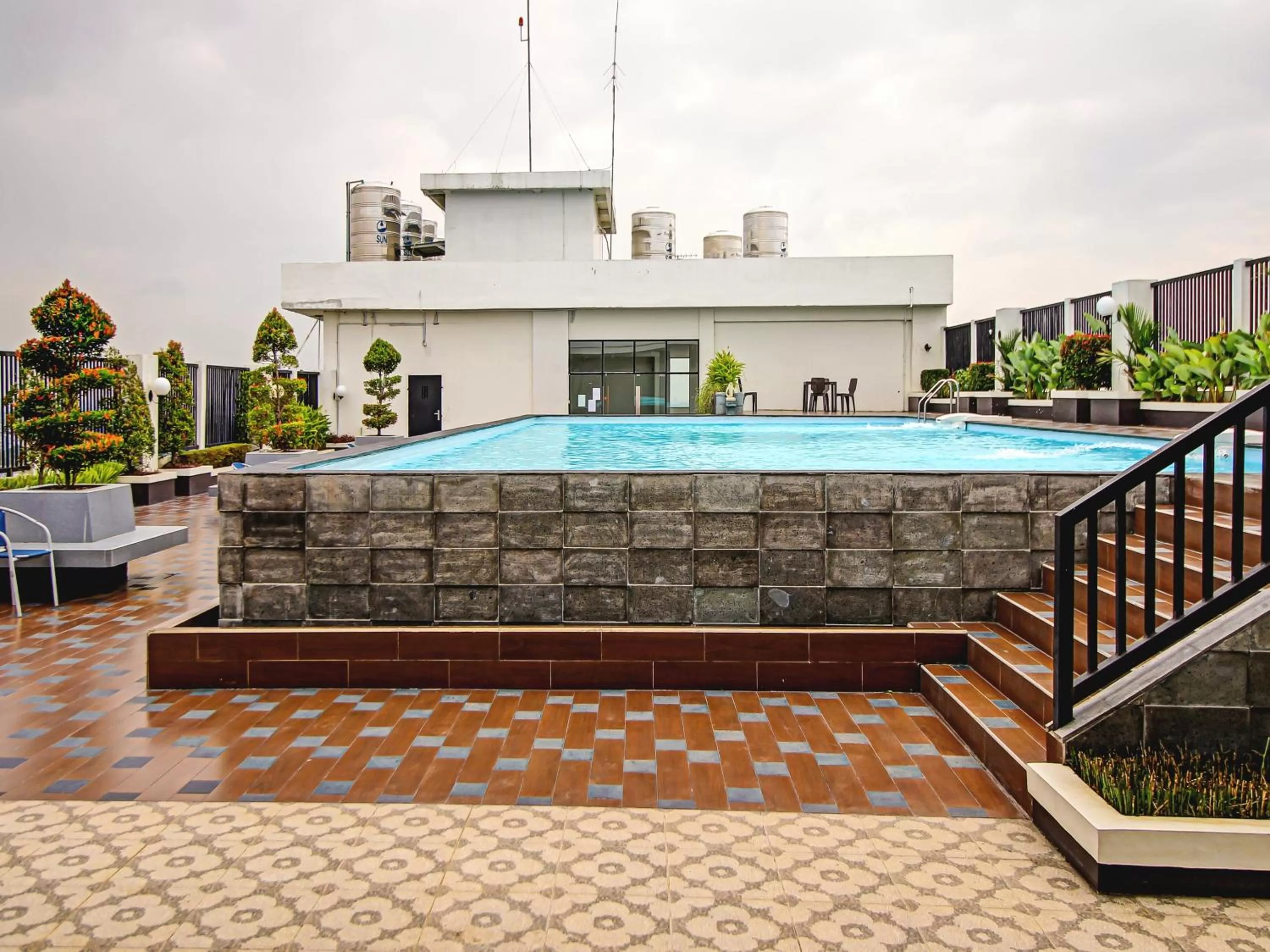 Swimming pool in Hotel O Tridasa
