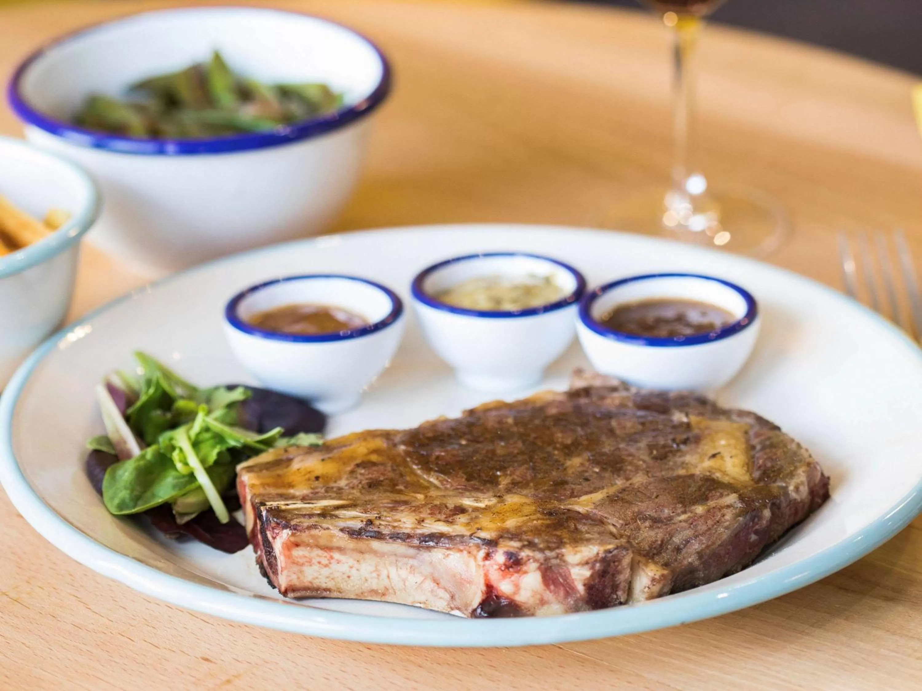 Restaurant/places to eat in ibis Lille Lomme Centre