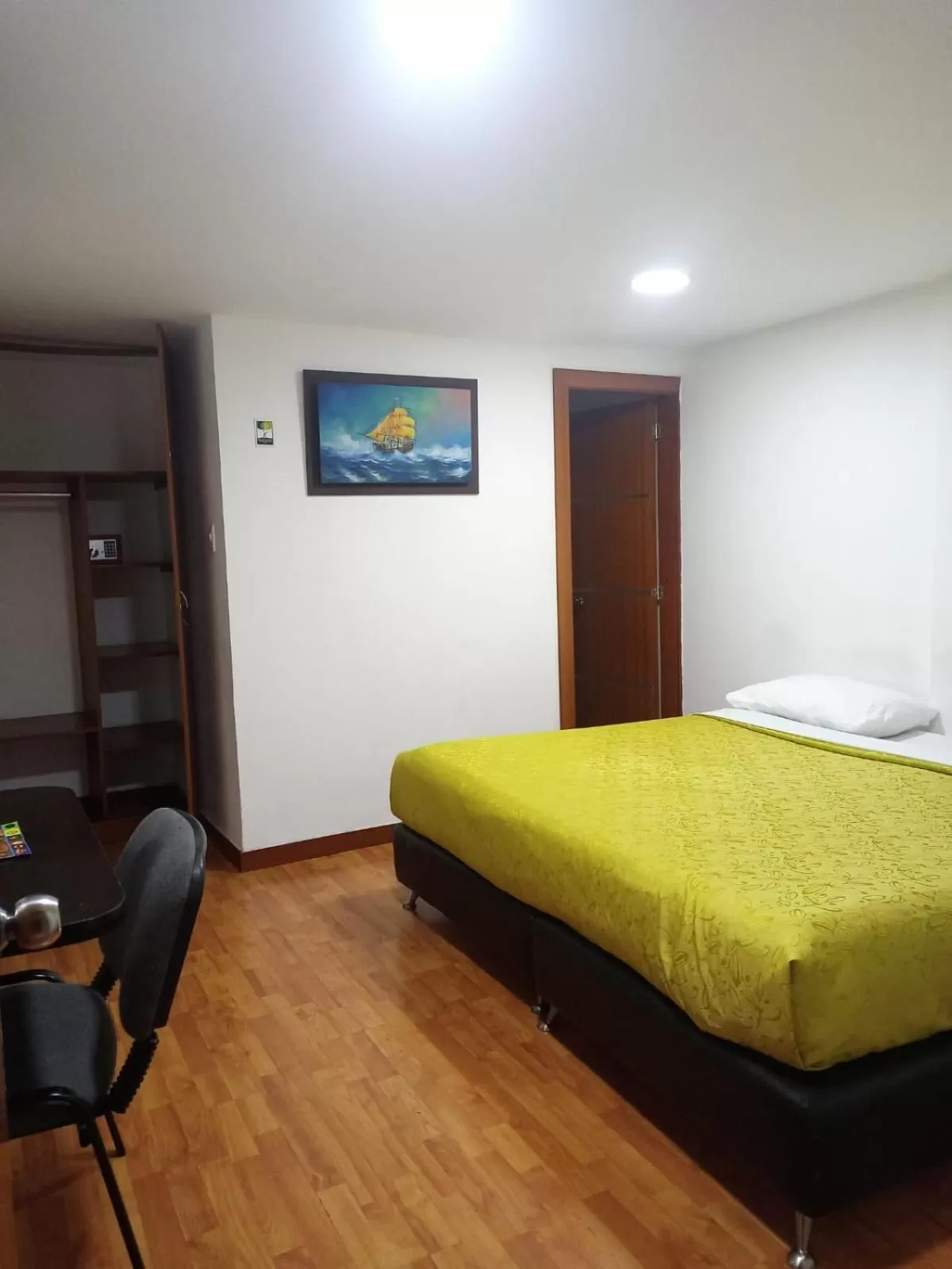 Photo of the whole room, Bed in Embassy On Holidays