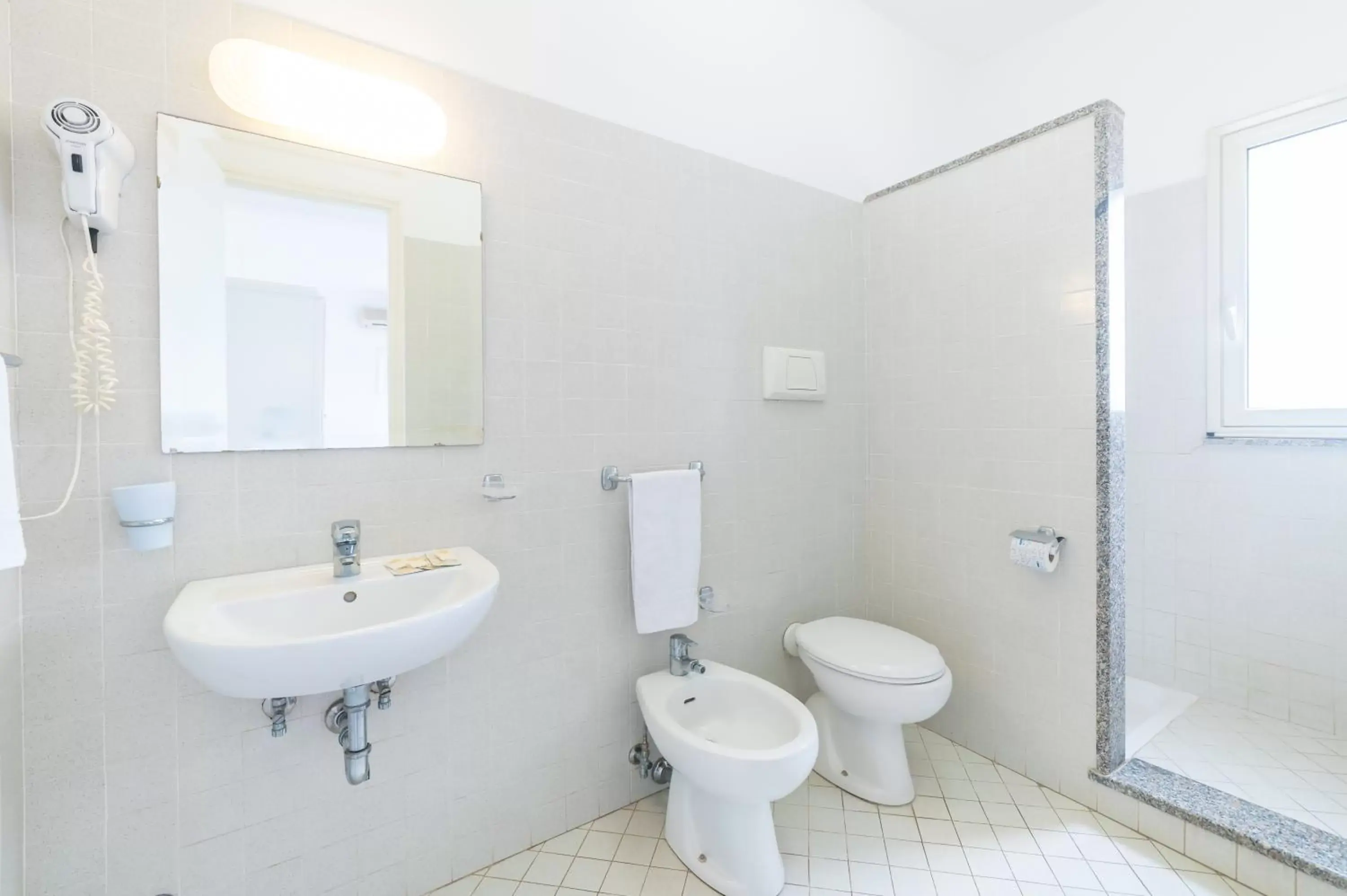 Shower, Bathroom in Hotel Villino Gallodoro